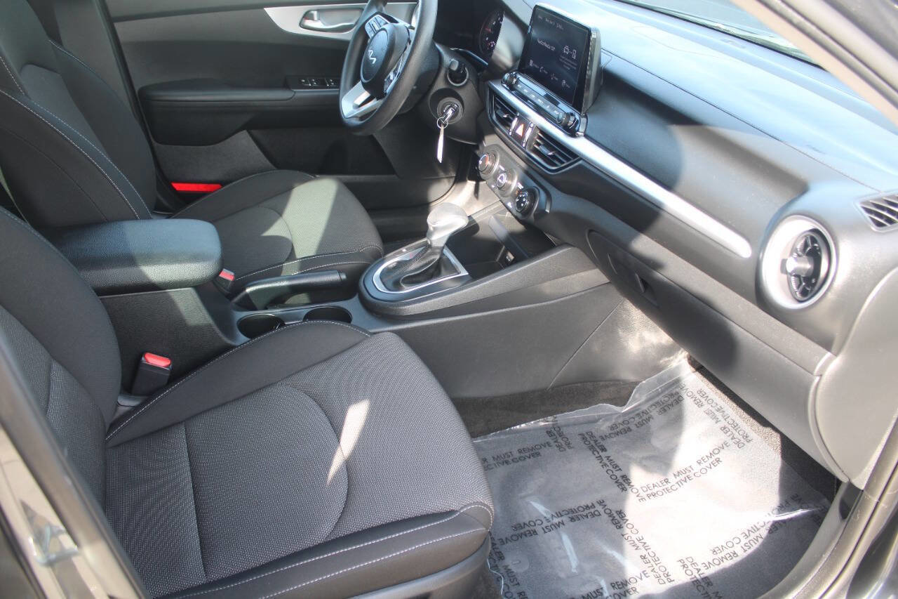 Used 2022 Kia Forte LXS image 8