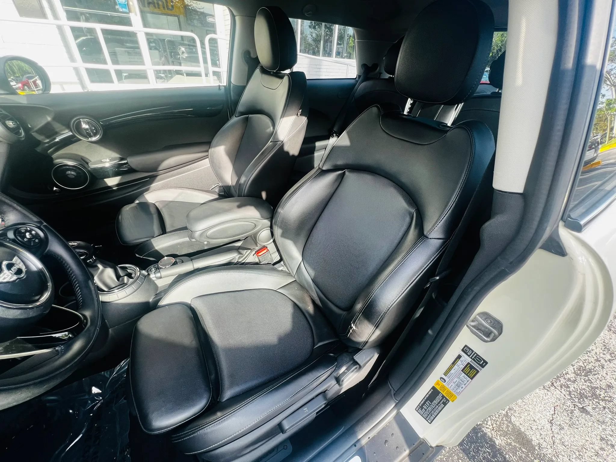 Used 2015 MINI Cooper S w/ Park Assistant Package FWD image 13