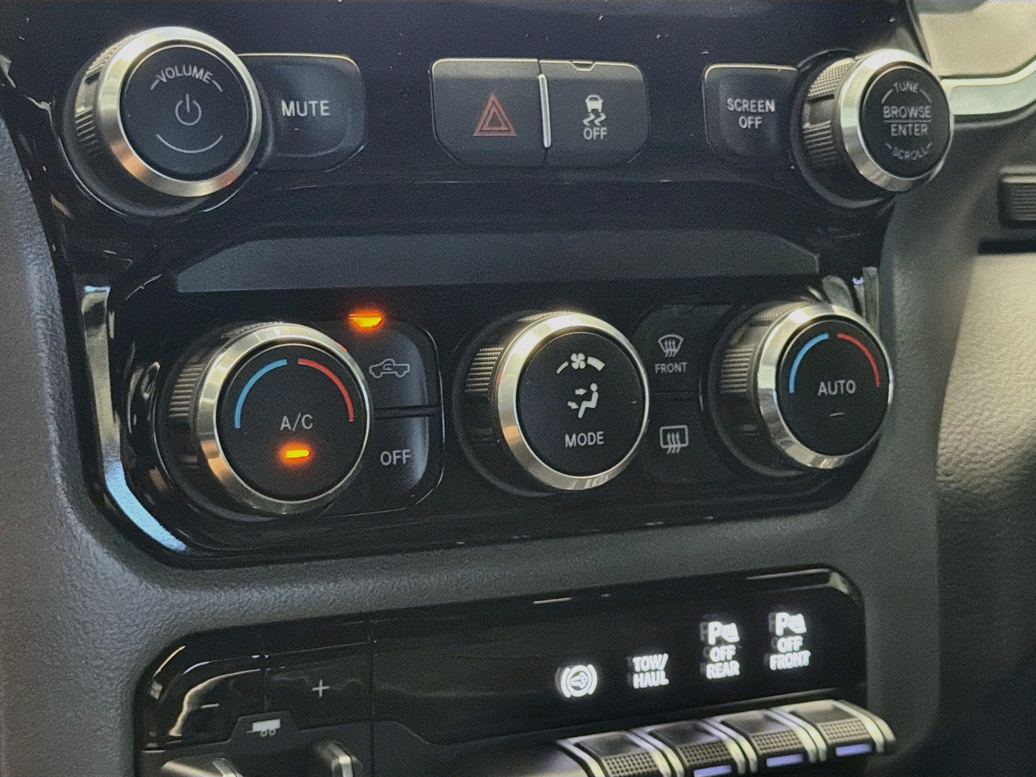 Used 2022 RAM 3500 Big Horn w/ Night Edition AWD/4WD image 10