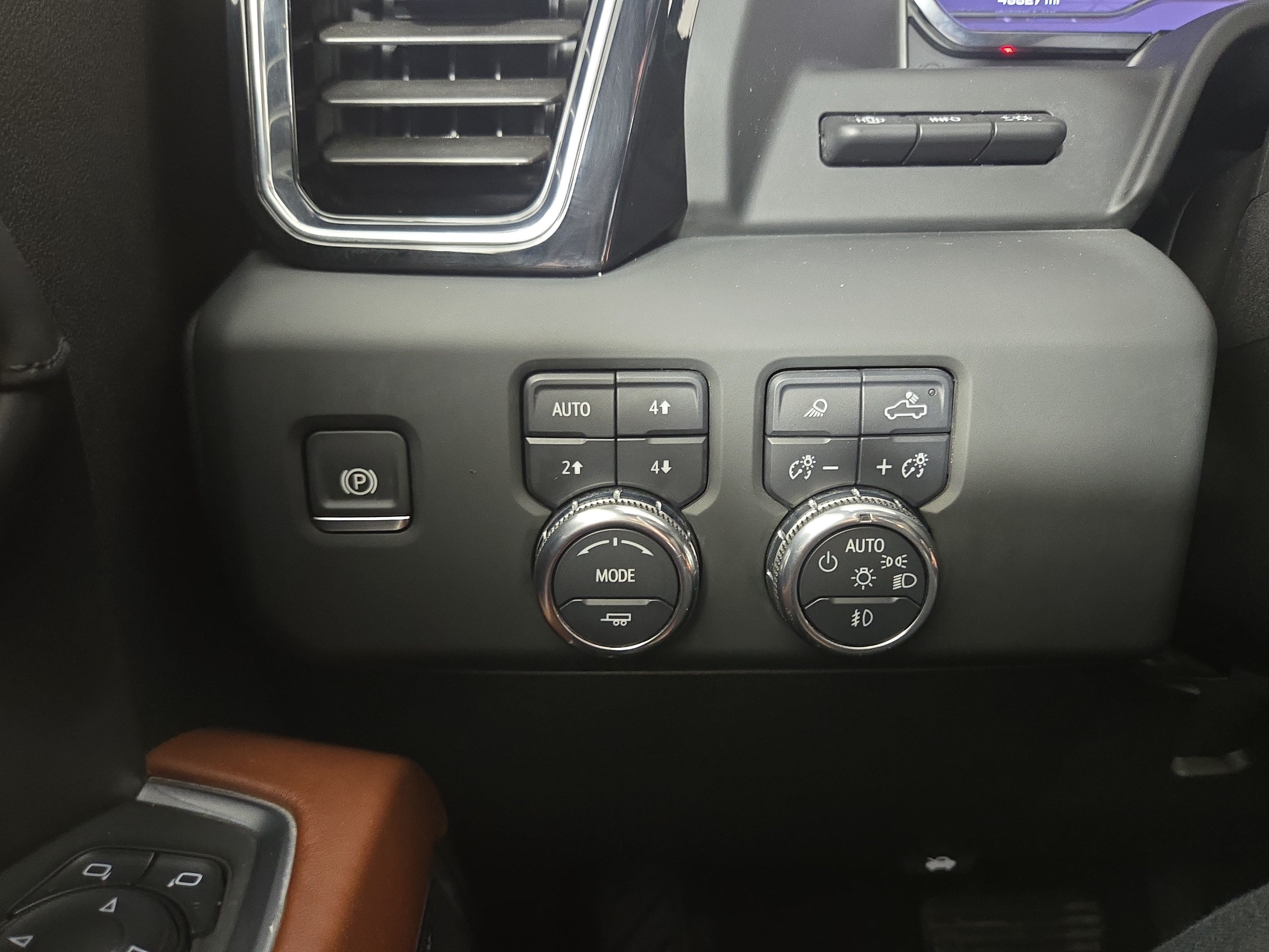 Certified 2024 GMC Sierra 2500 Denali Ultimate AWD/4WD image 30