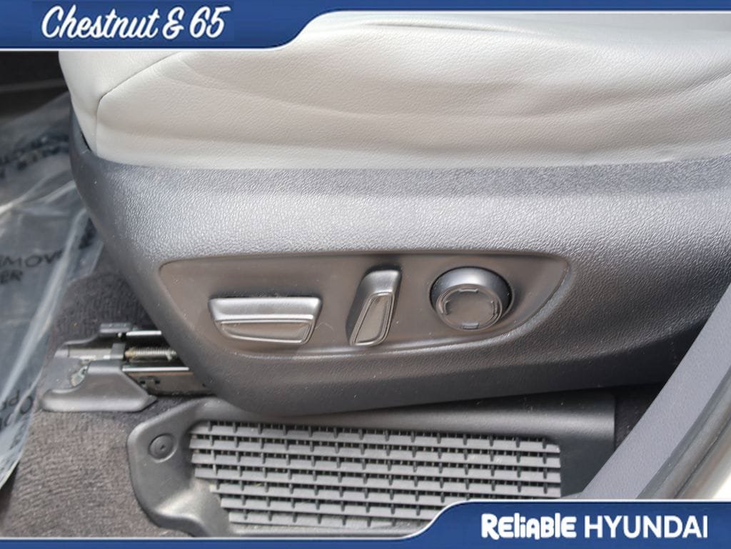Used 2022 Toyota Sienna XLE w/ XLE Plus Package FWD image 24