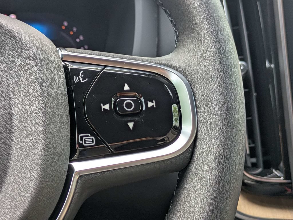 New 2026 Volvo XC60 B5 Plus w/ Protection Package Premier AWD/4WD image 28