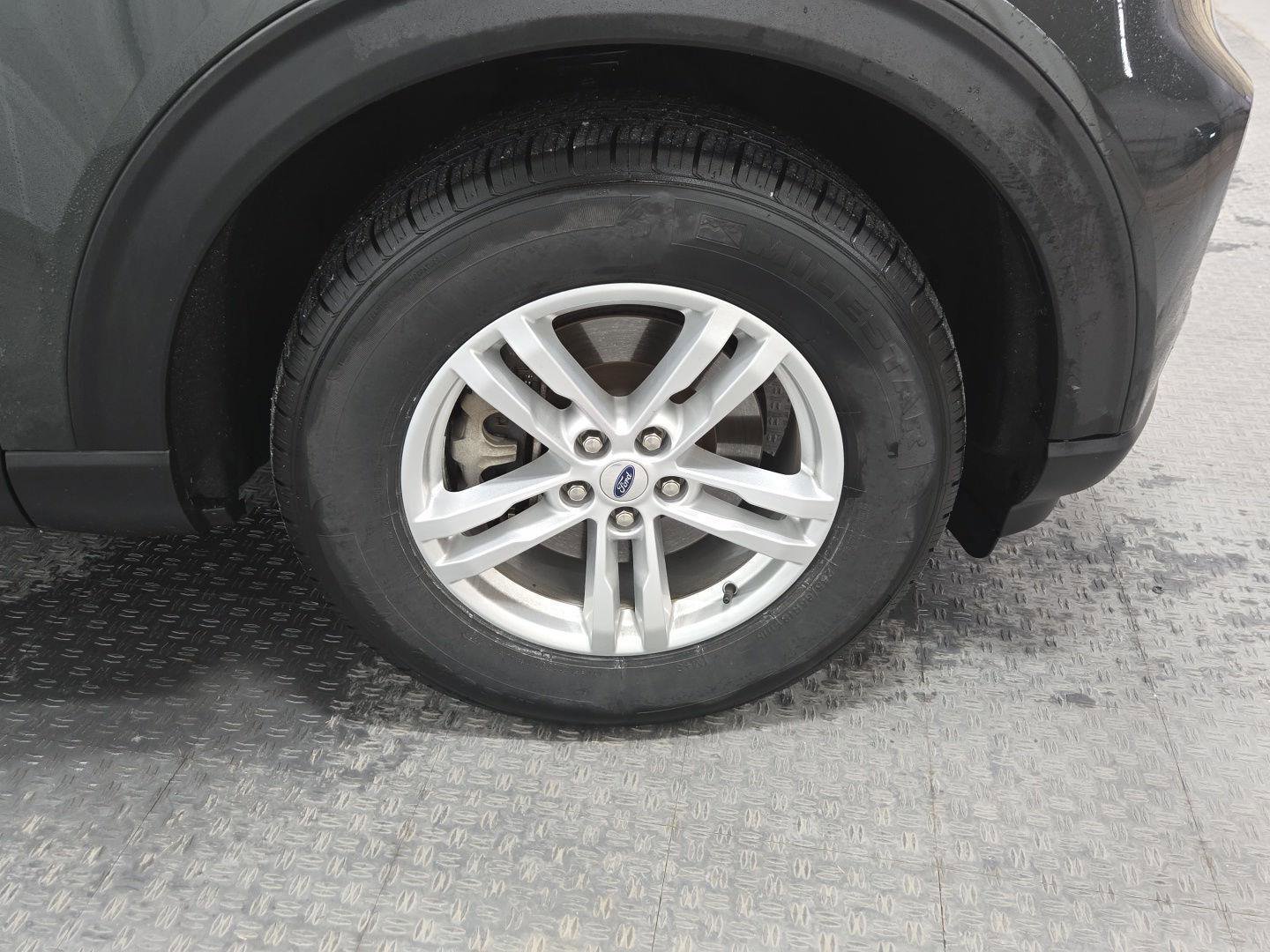 Used 2023 Ford Explorer XLT image 25