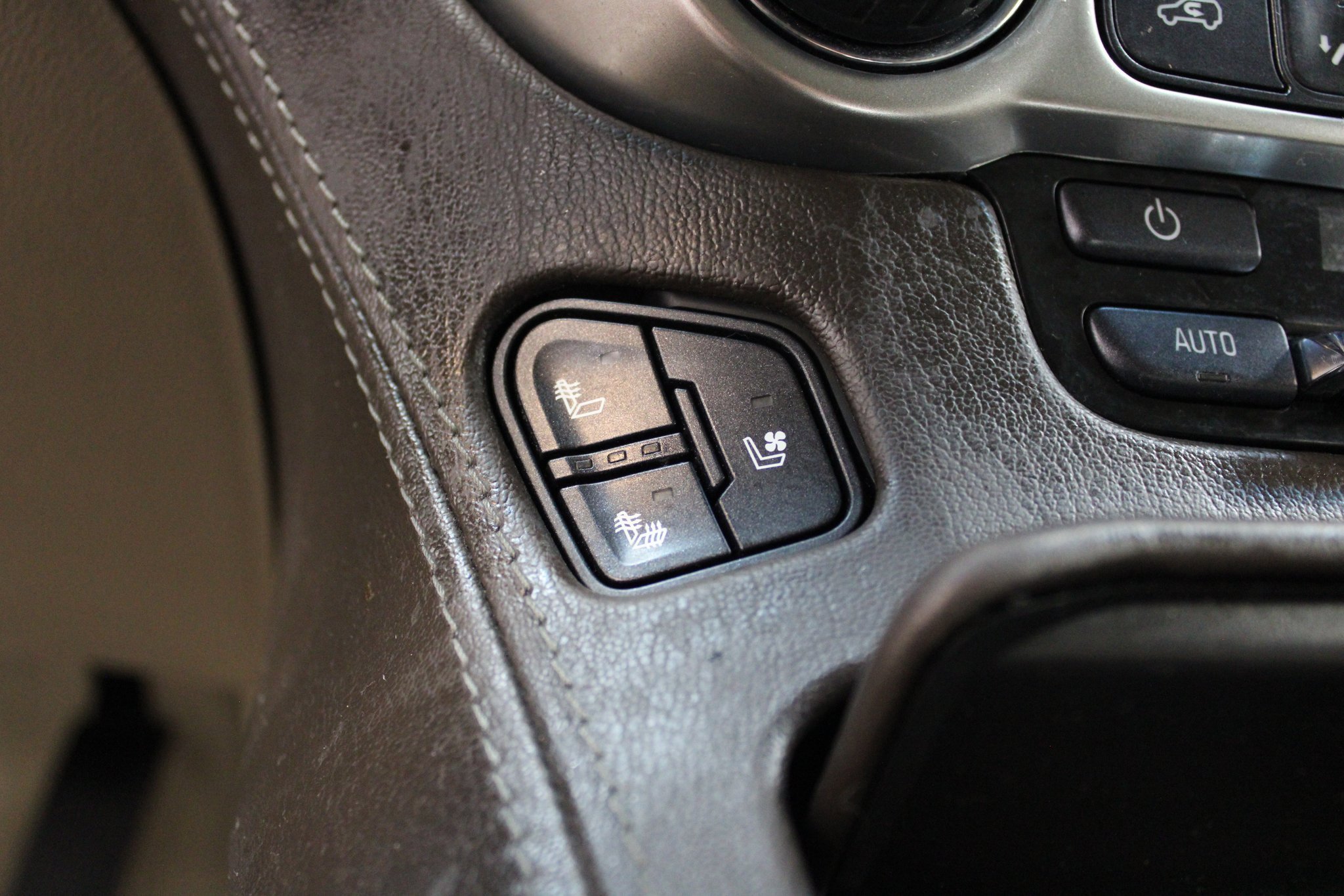 Used 2020 Chevrolet Suburban Premier image 29