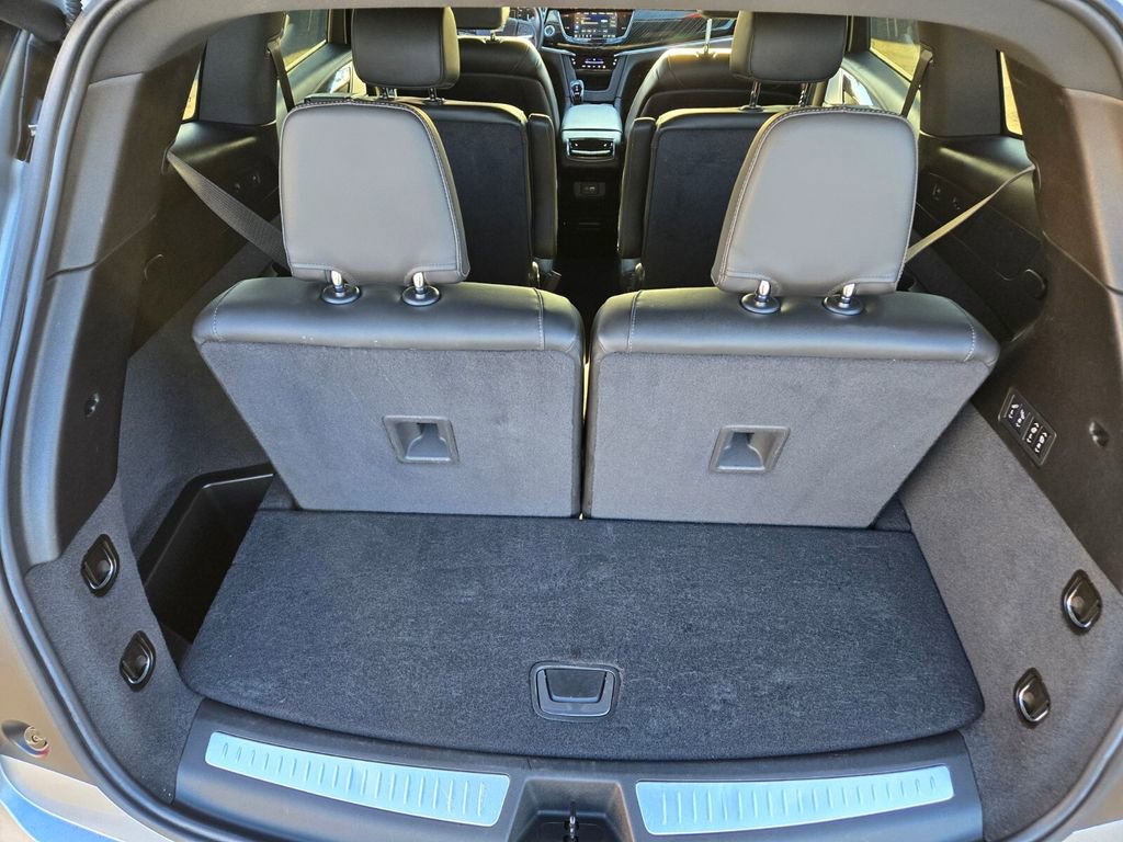 Used 2025 Cadillac XT6 Premium Luxury image 13