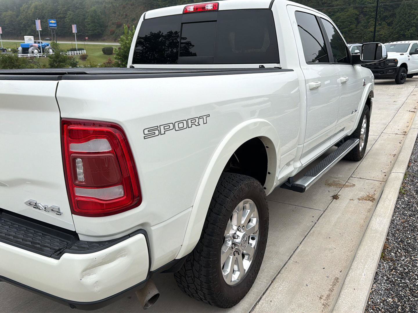 Used 2019 RAM 2500 Laramie AWD/4WD image 3