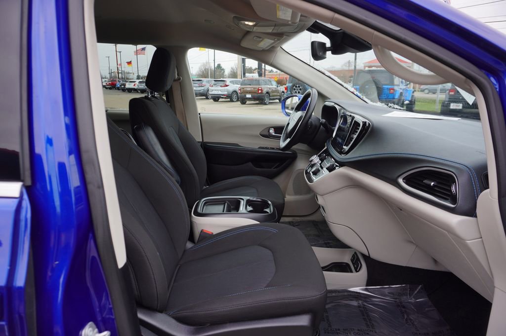 Used 2021 Chrysler Pacifica Touring image 29