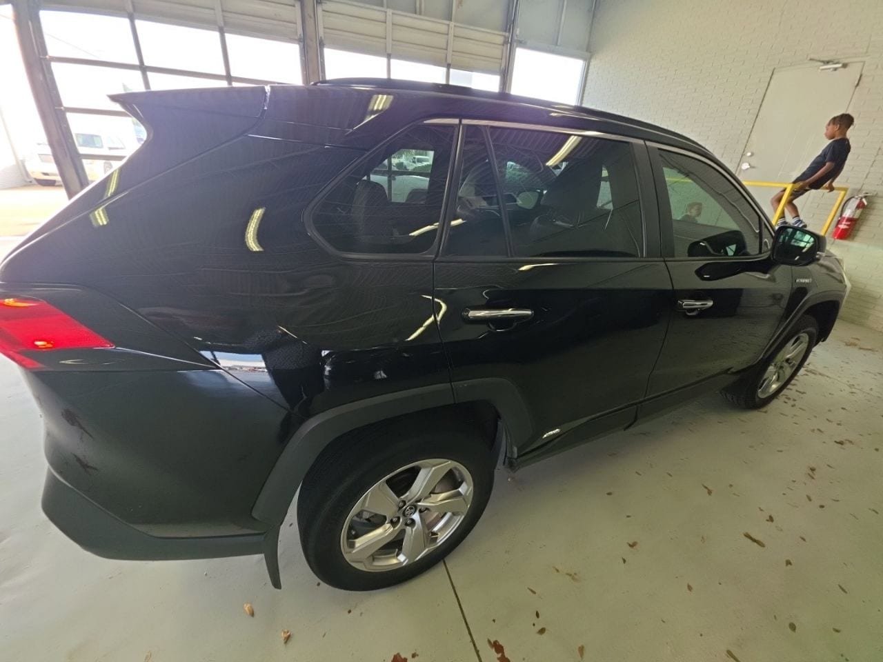 Used 2020 Toyota RAV4 Limited w/ Limited Grade Weather Package AWD/4WD image 4