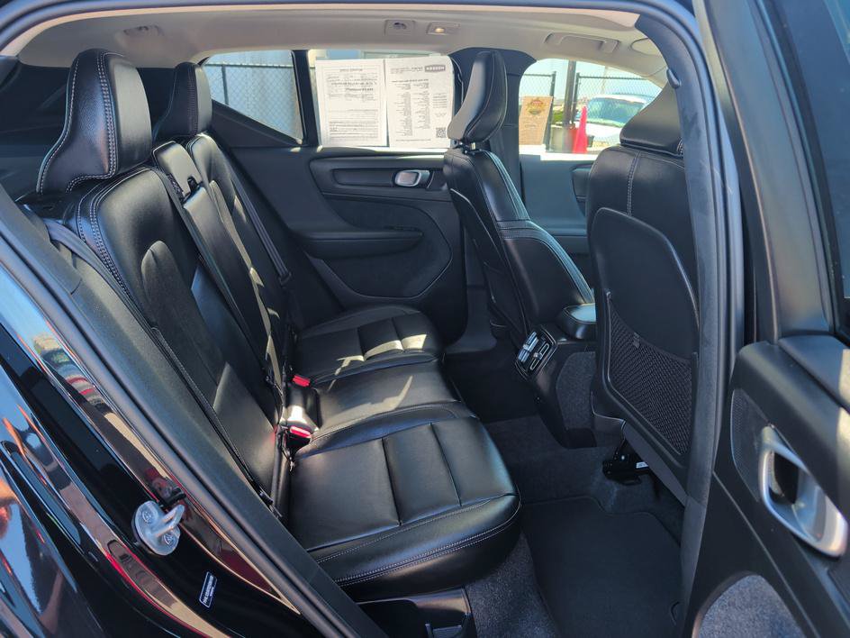 Used 2025 Volvo XC40 B5 Ultra AWD/4WD image 13