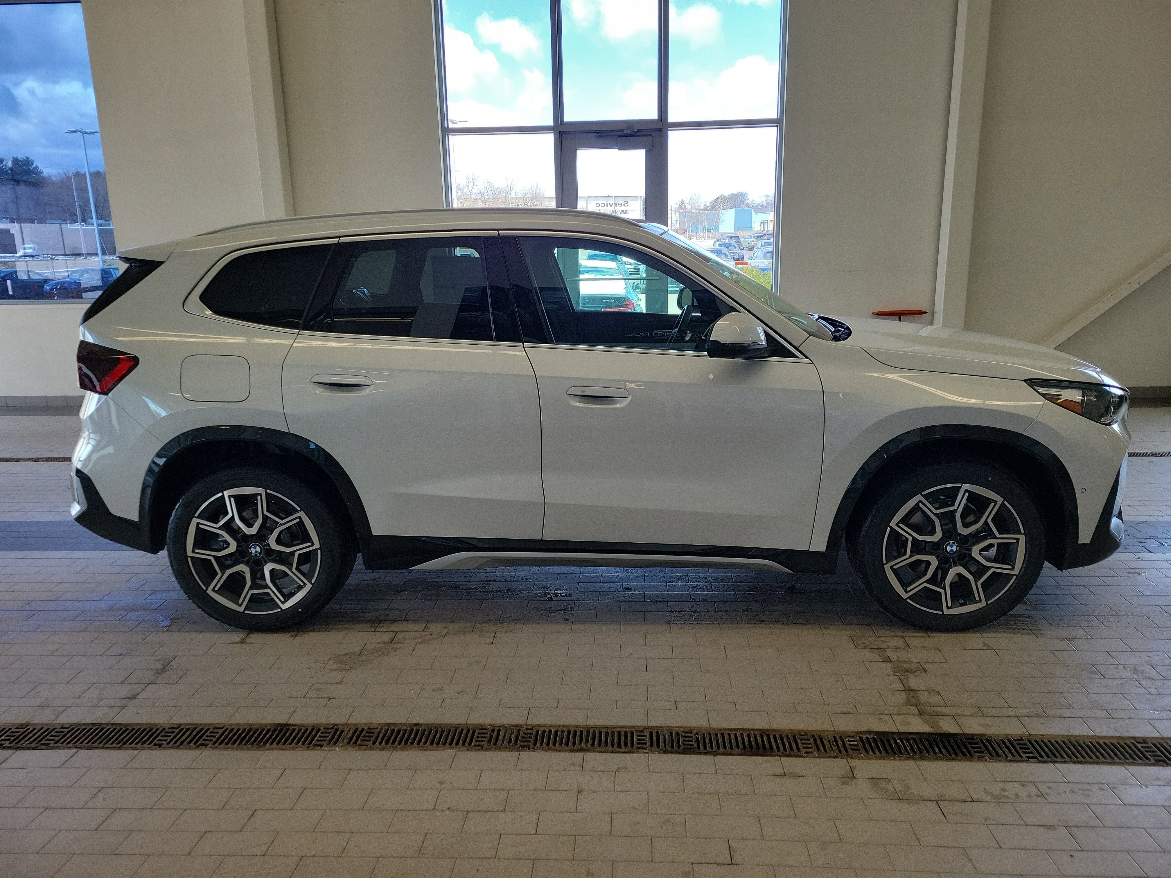 New 2026 BMW X1 xDrive28i w/ Convenience Package AWD/4WD image 8