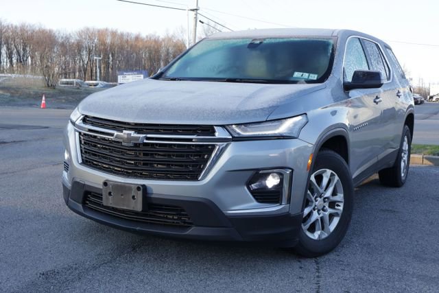 Used 2023 Chevrolet Traverse LS image 1