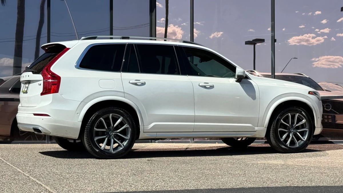 Used 2018 Volvo XC90 T6 Momentum w/ Convenience Package AWD/4WD image 13