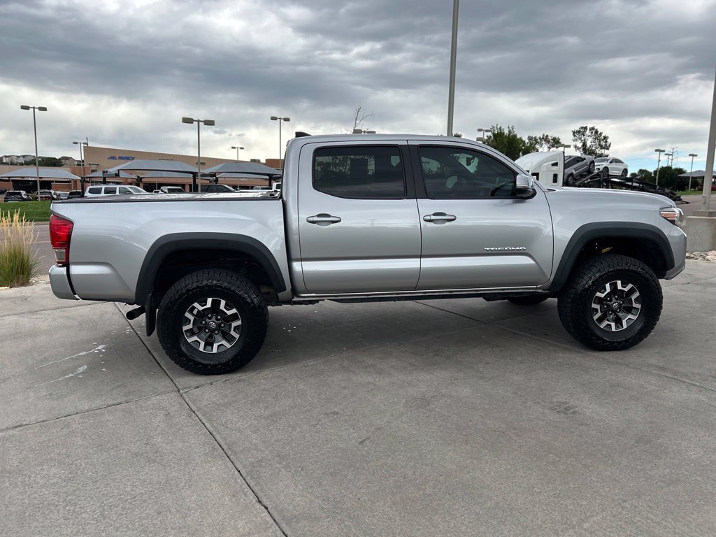 Used 2017 Toyota Tacoma TRD Off-Road w/ Tow Package AWD/4WD image 10