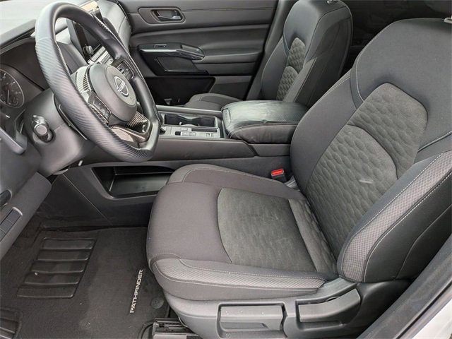 Used 2024 Nissan Pathfinder S image 11