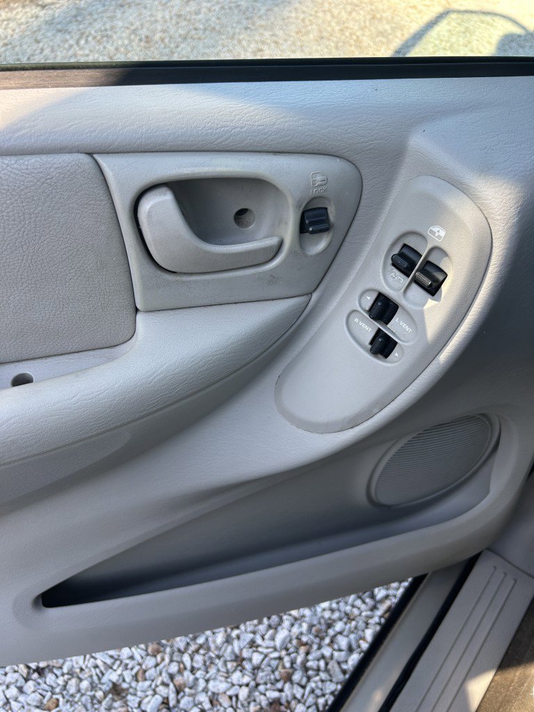 Used 2005 Chrysler Town & Country LX w/ Popular Equipment Group I image 21