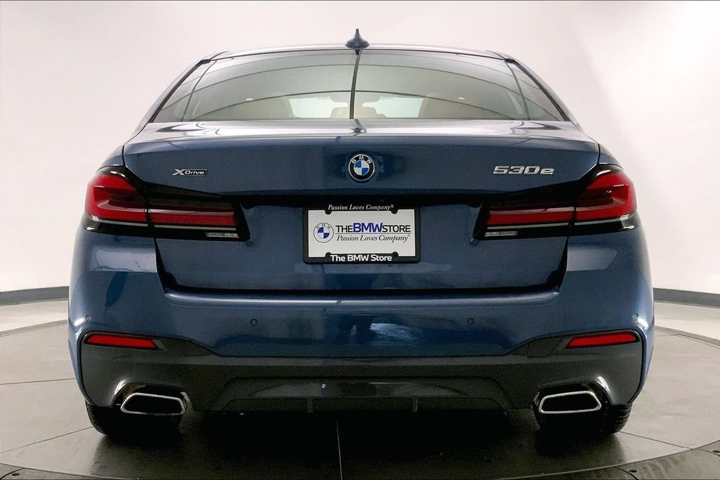 Used 2023 BMW 530e xDrive w/ Executive Package AWD/4WD image 3