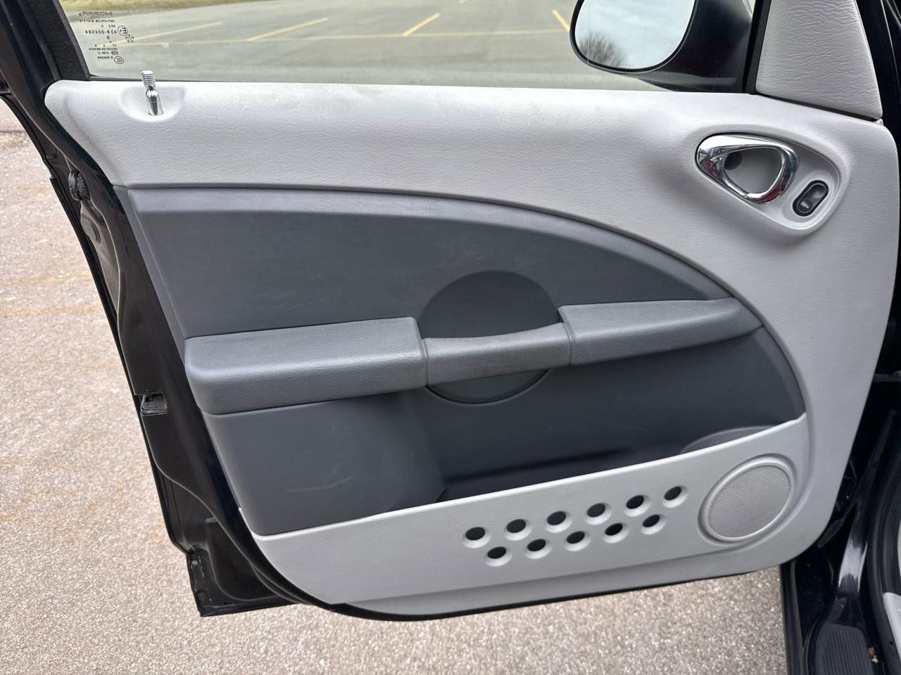 Used 2010 Chrysler PT Cruiser w/ PT Cruiser Couture Edition FWD image 9