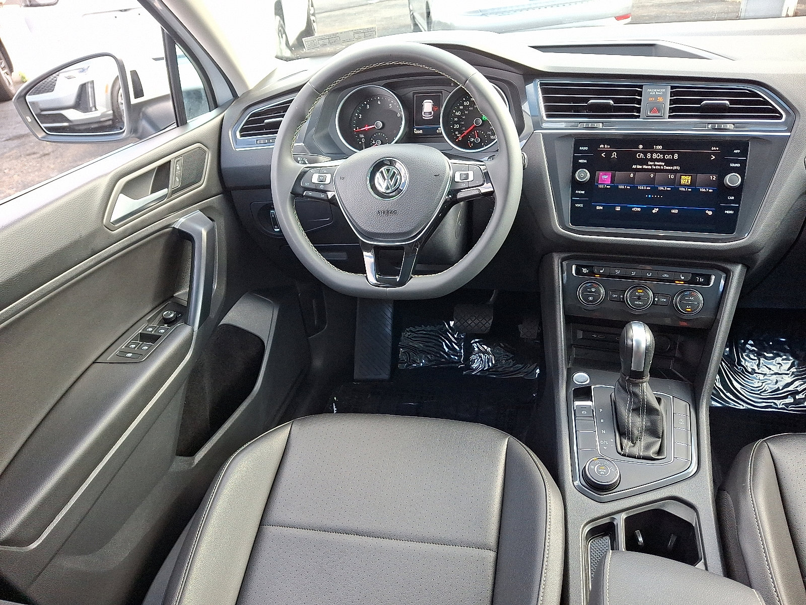 Certified 2021 Volkswagen Tiguan SE w/ Panoramic Sunroof Package image 10