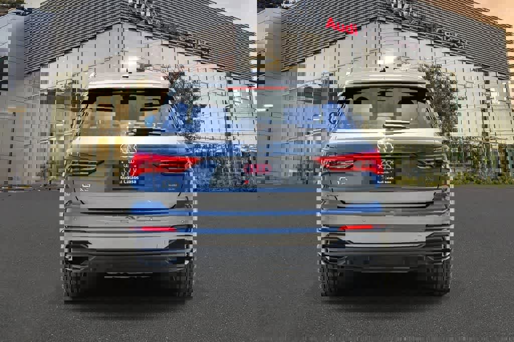 Used 2023 Audi Q3 2.0T Premium w/ Convenience Package image 3