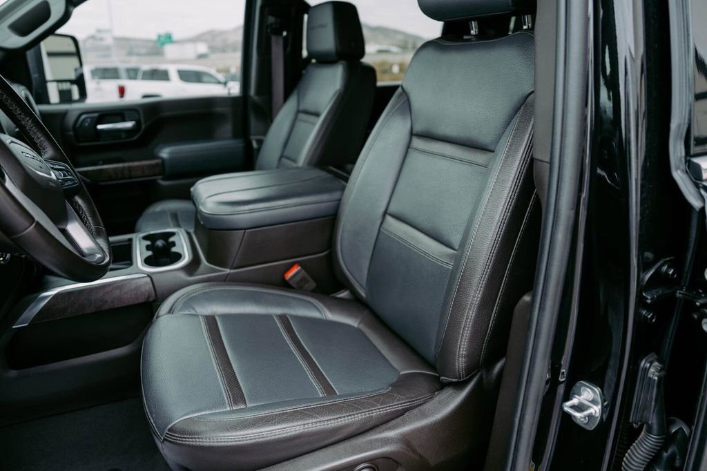 Used 2023 GMC Sierra 2500 Denali w/ Denali Black Diamond Edition image 13