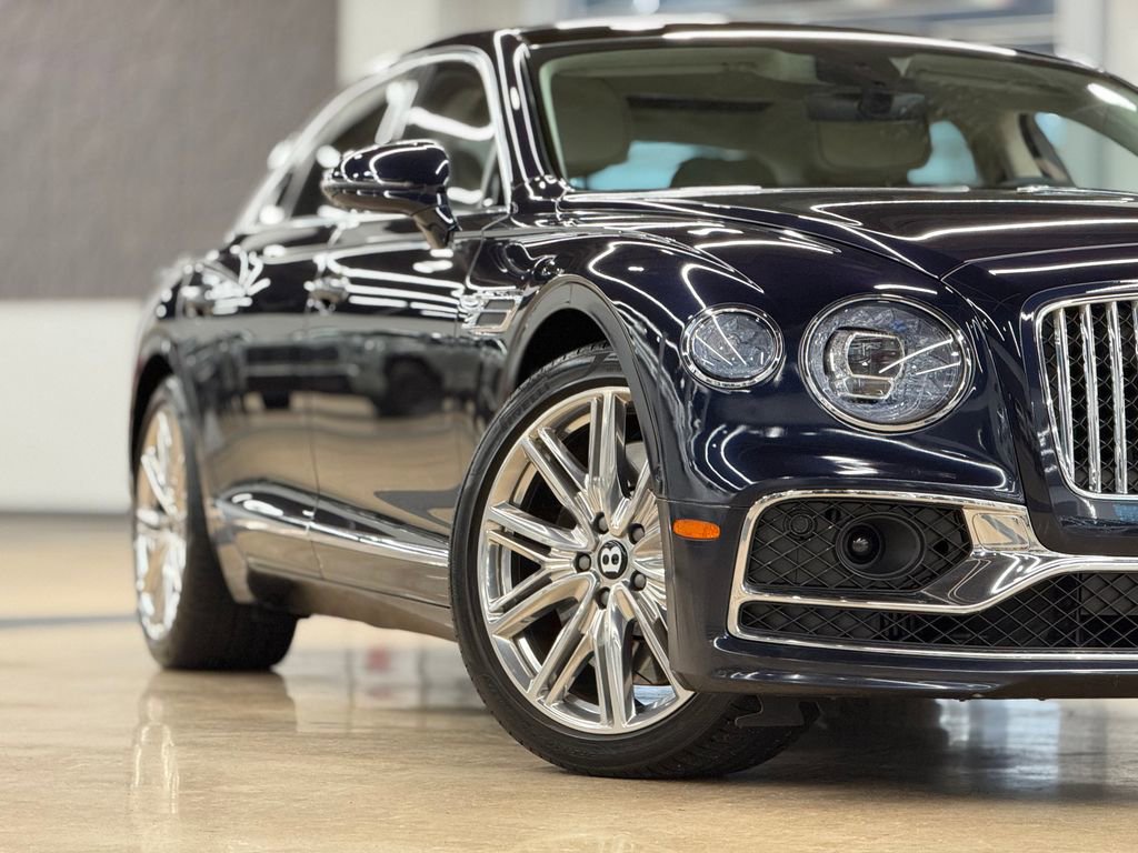 Used 2022 Bentley Flying Spur Plug-In Hybrid image 89