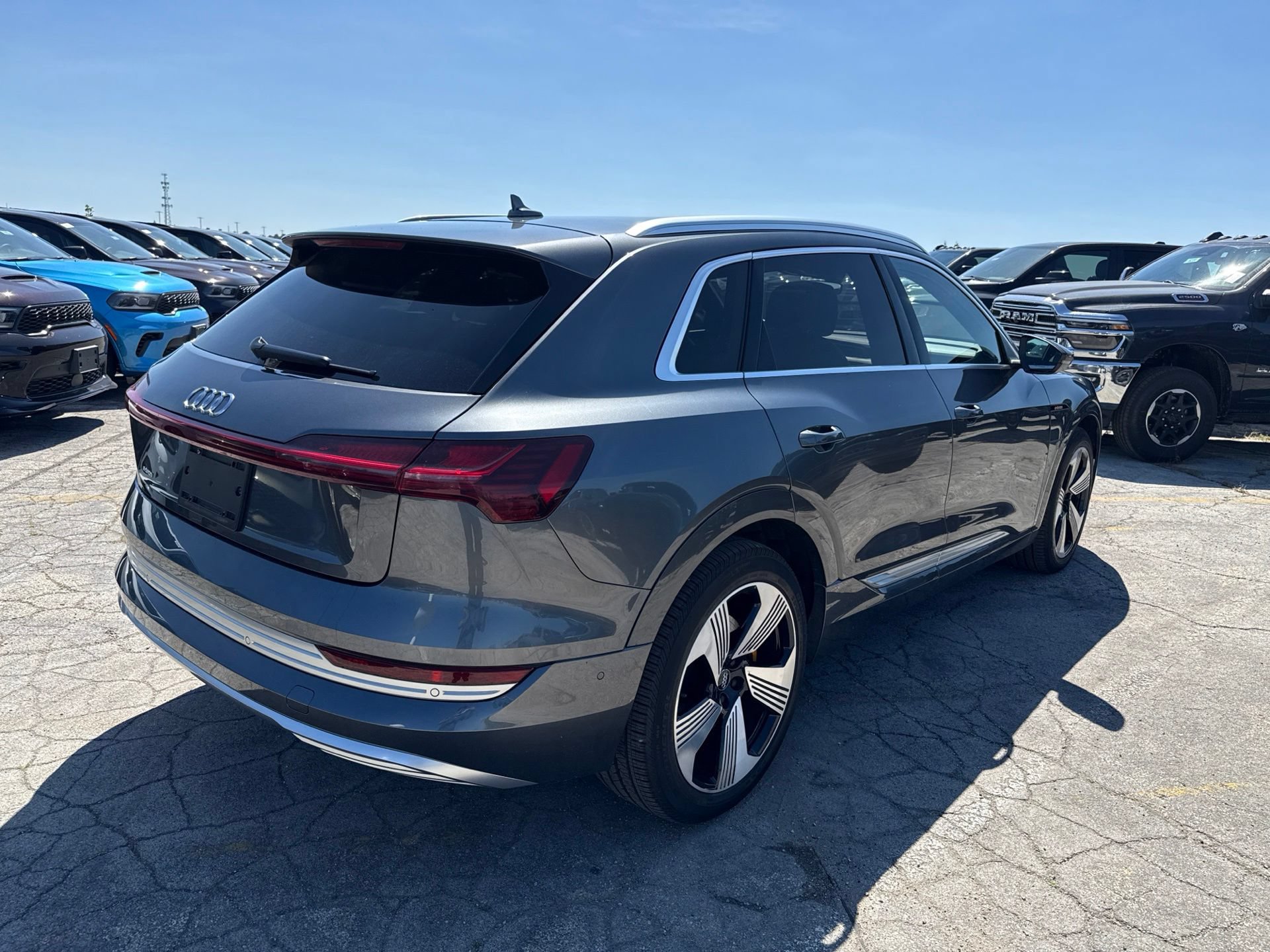 Used 2019 Audi e-tron Prestige w/ Prestige Package AWD/4WD image 6