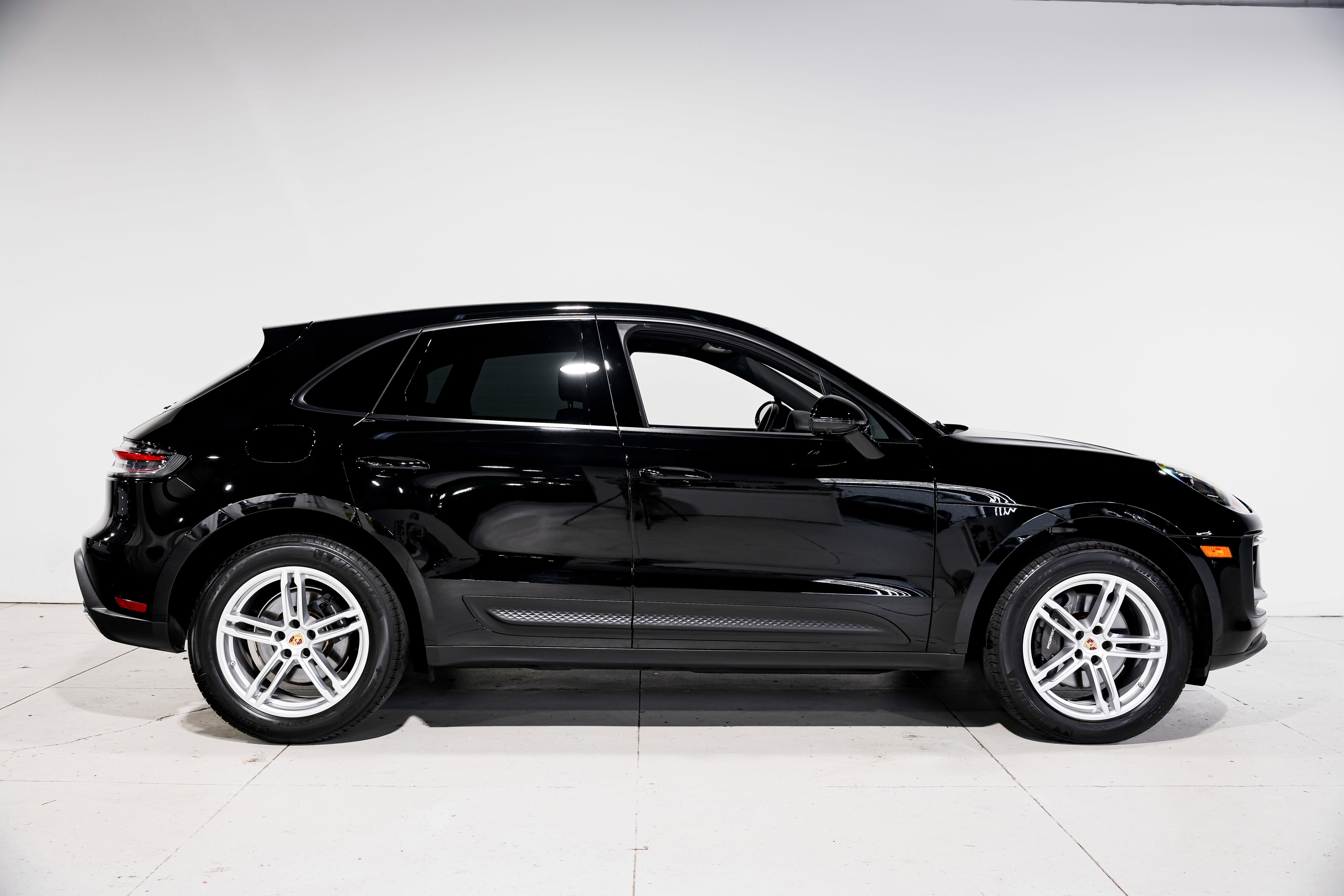 Used 2024 Porsche Macan image 2