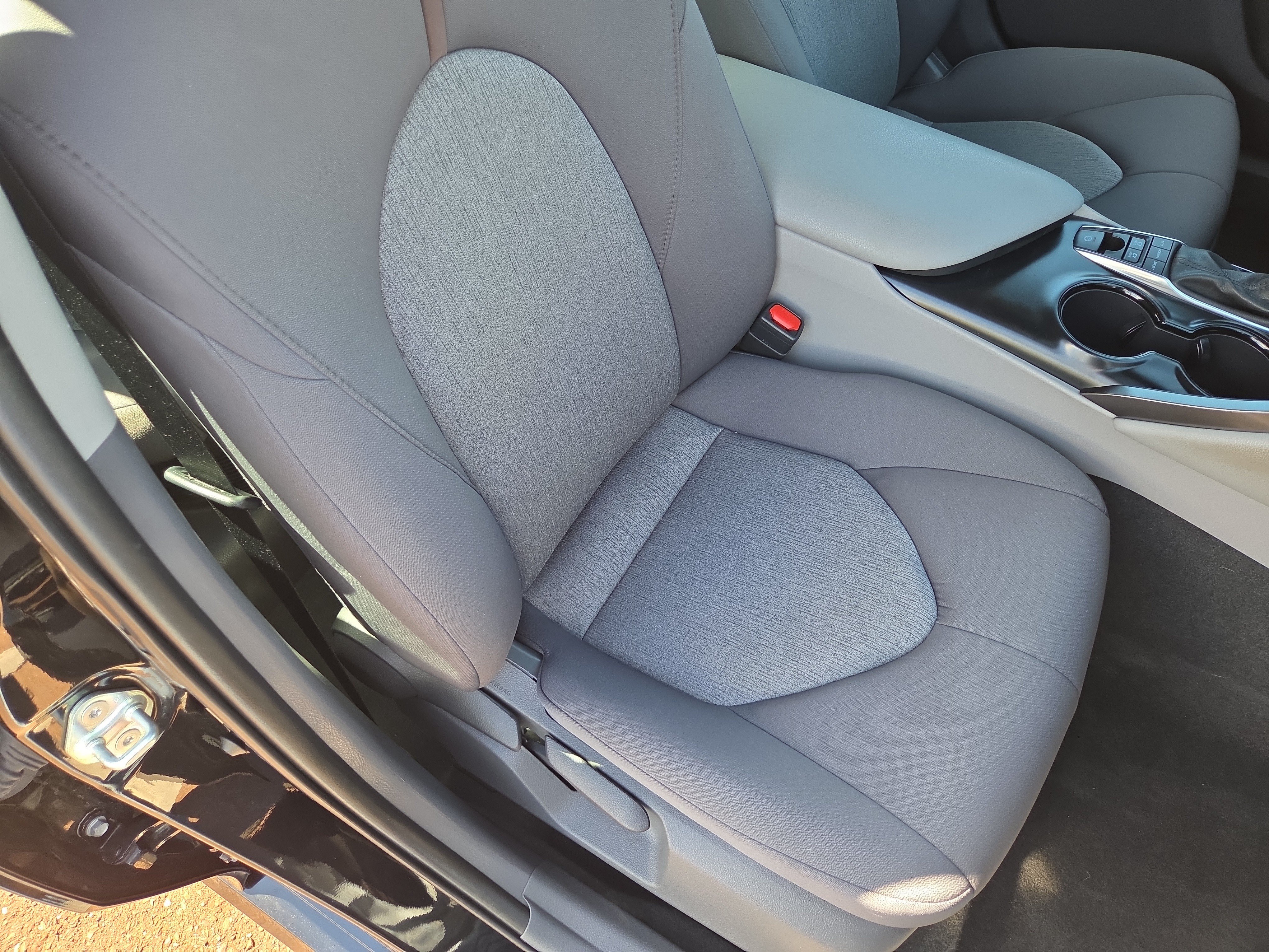 Used 2020 Toyota Camry LE FWD image 16