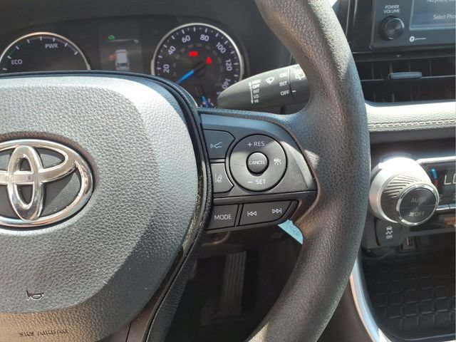 Used 2021 Toyota RAV4 LE AWD/4WD image 17