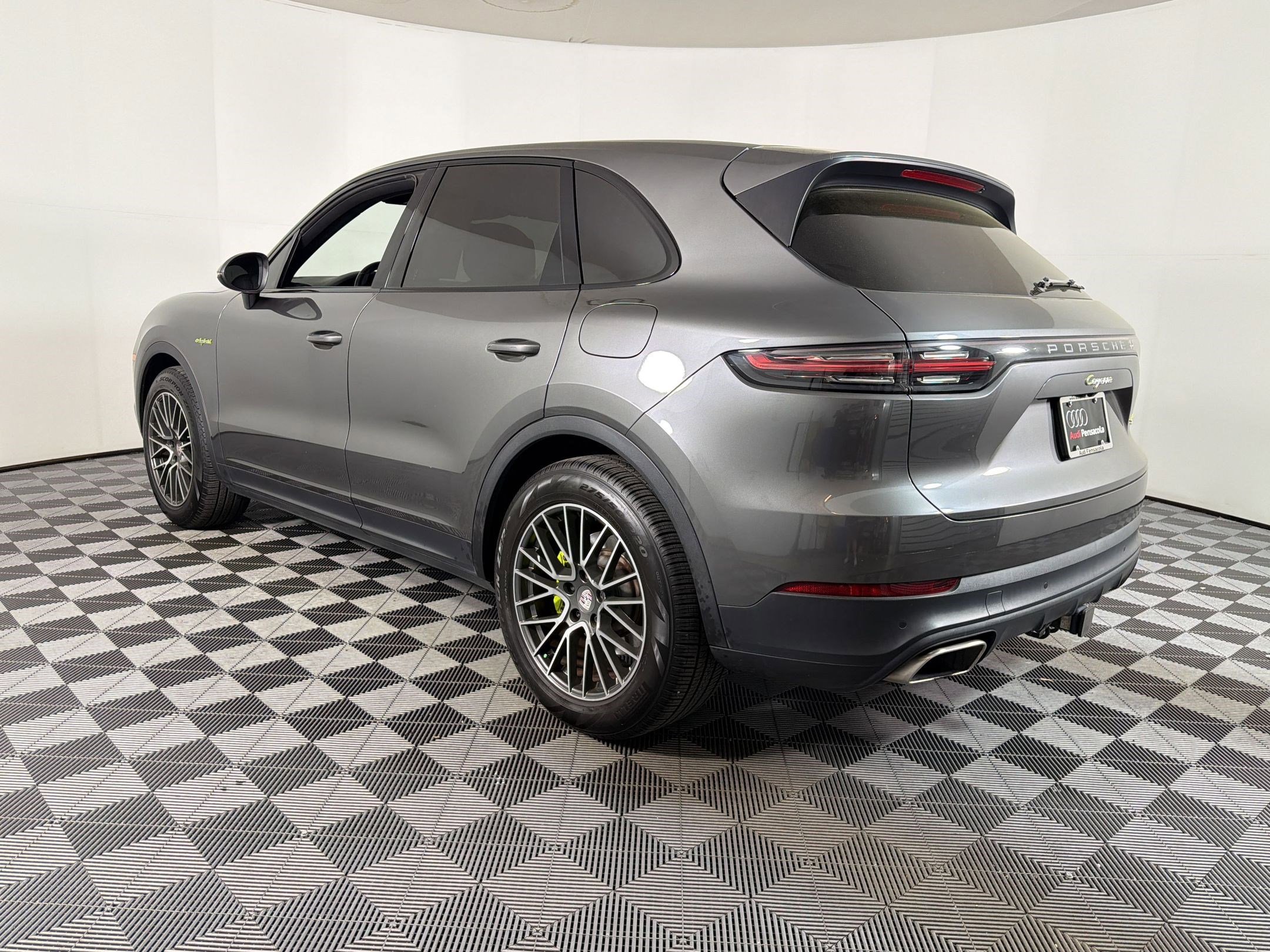 Used 2019 Porsche Cayenne E-Hybrid image 3