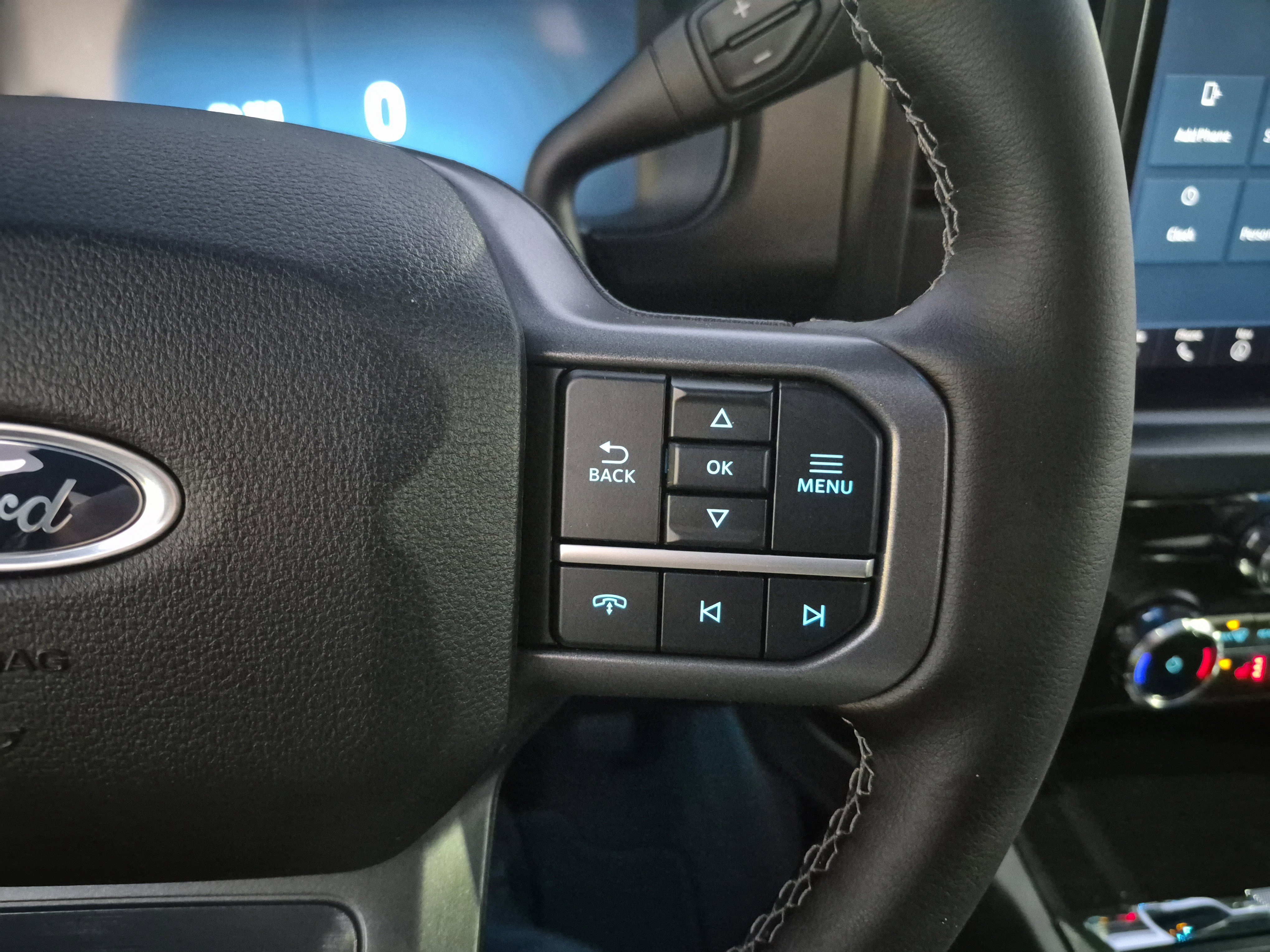 New 2026 Ford F250 Lariat w/ Black Appearance Package image 31