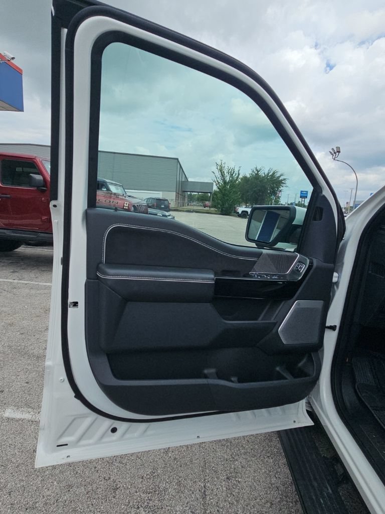 Used 2023 Ford F150 Lightning Platinum AWD/4WD image 10