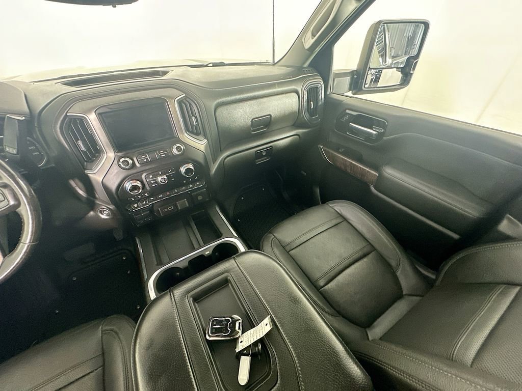 Used 2022 GMC Sierra 2500 Denali w/ Denali Black Diamond Edition image 11