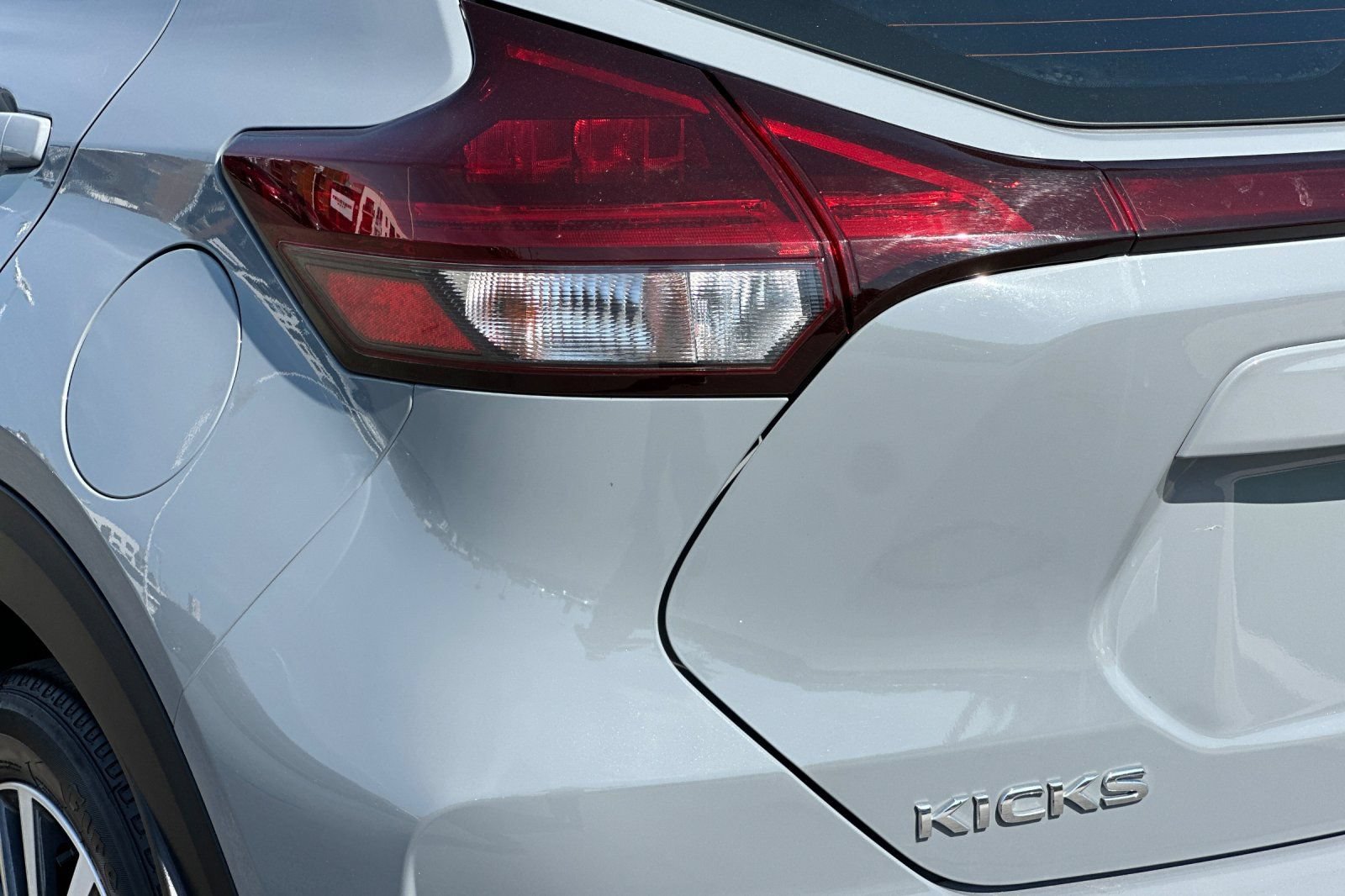 Used 2022 Nissan Kicks SV w/ Interior Electronics Package FWD image 26