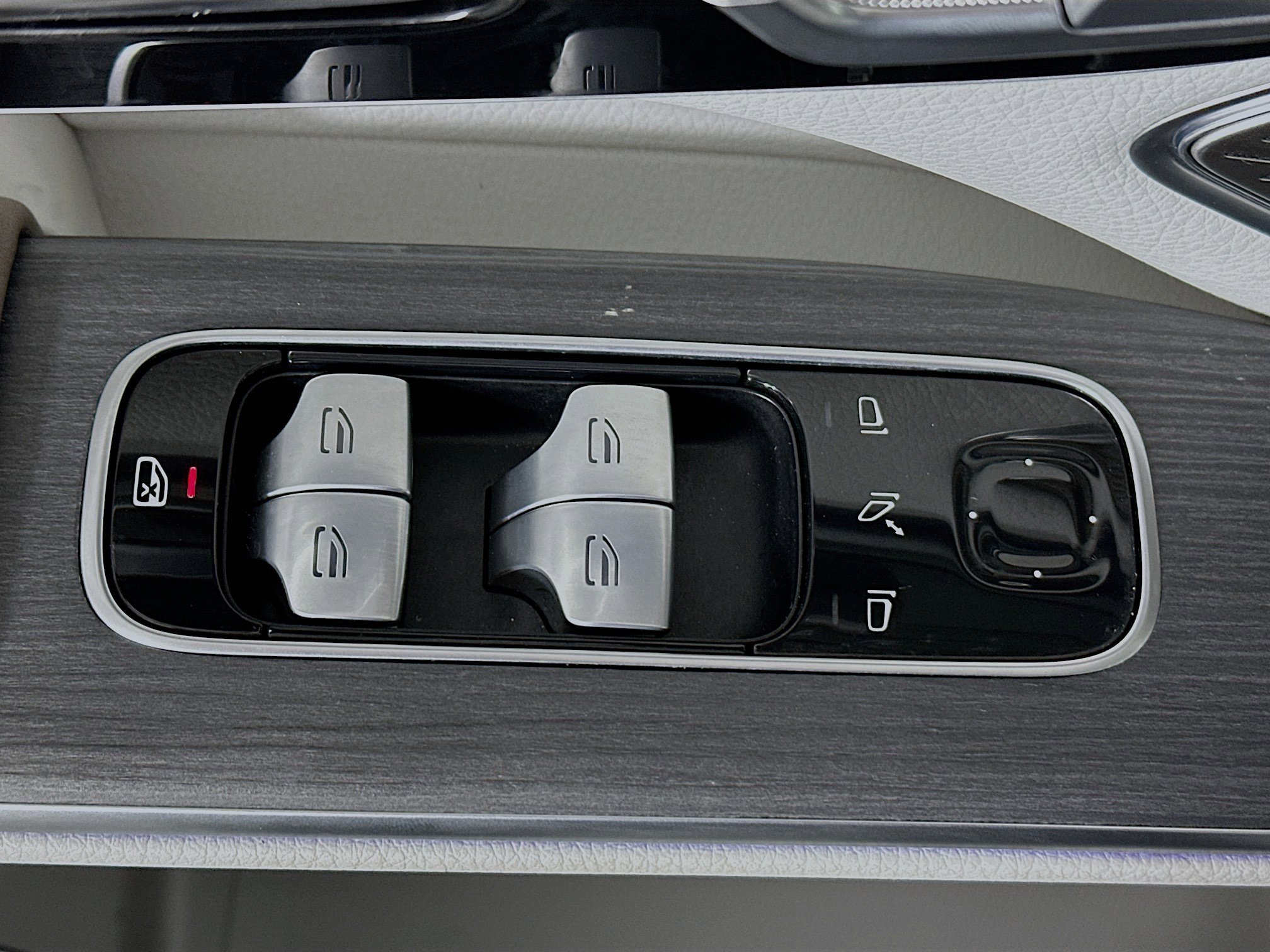 Used 2023 Mercedes-Benz EQS 580 4MATIC SUV image 14