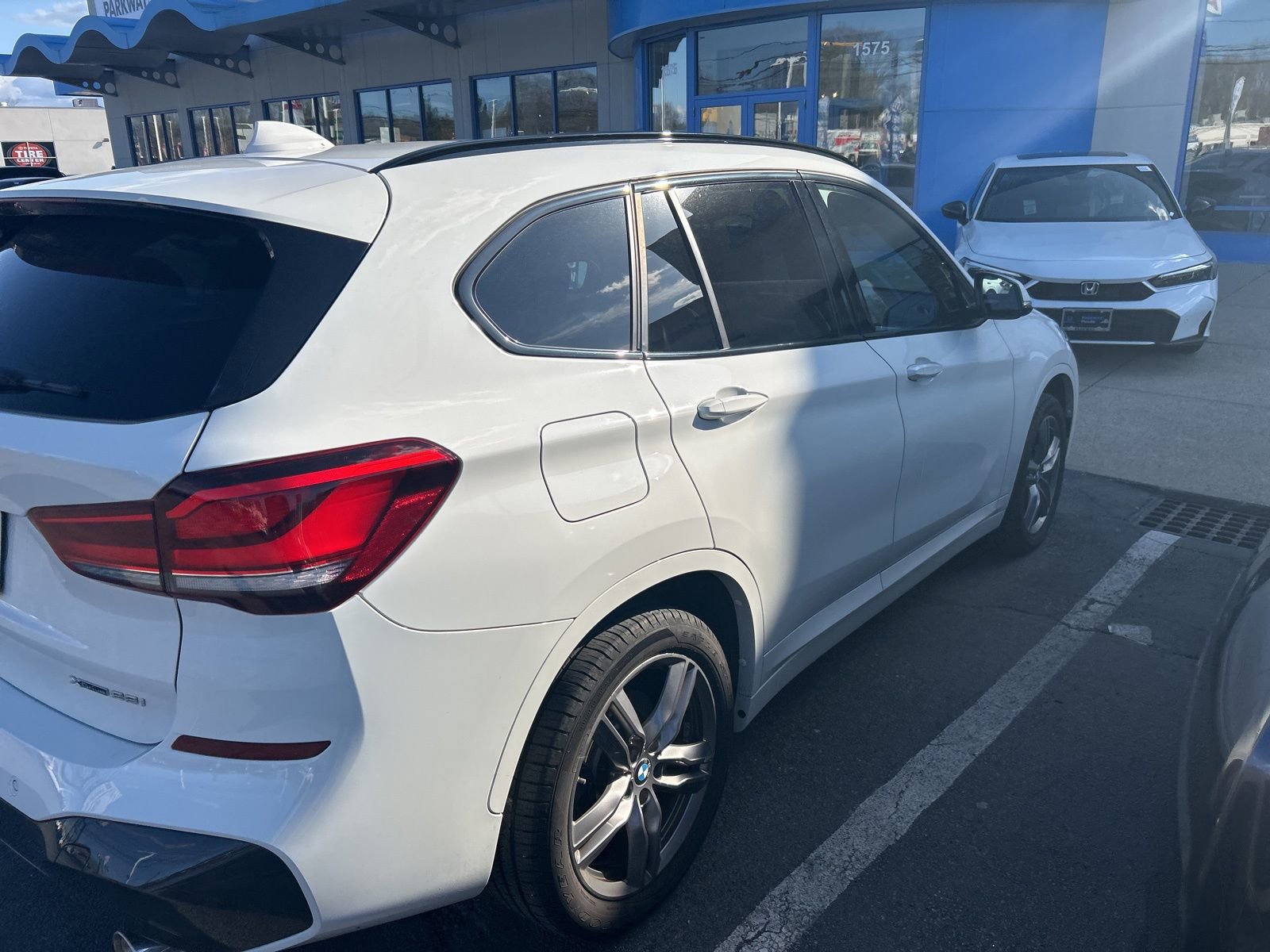Used 2021 BMW X1 xDrive28i w/ Convenience Package AWD/4WD image 3