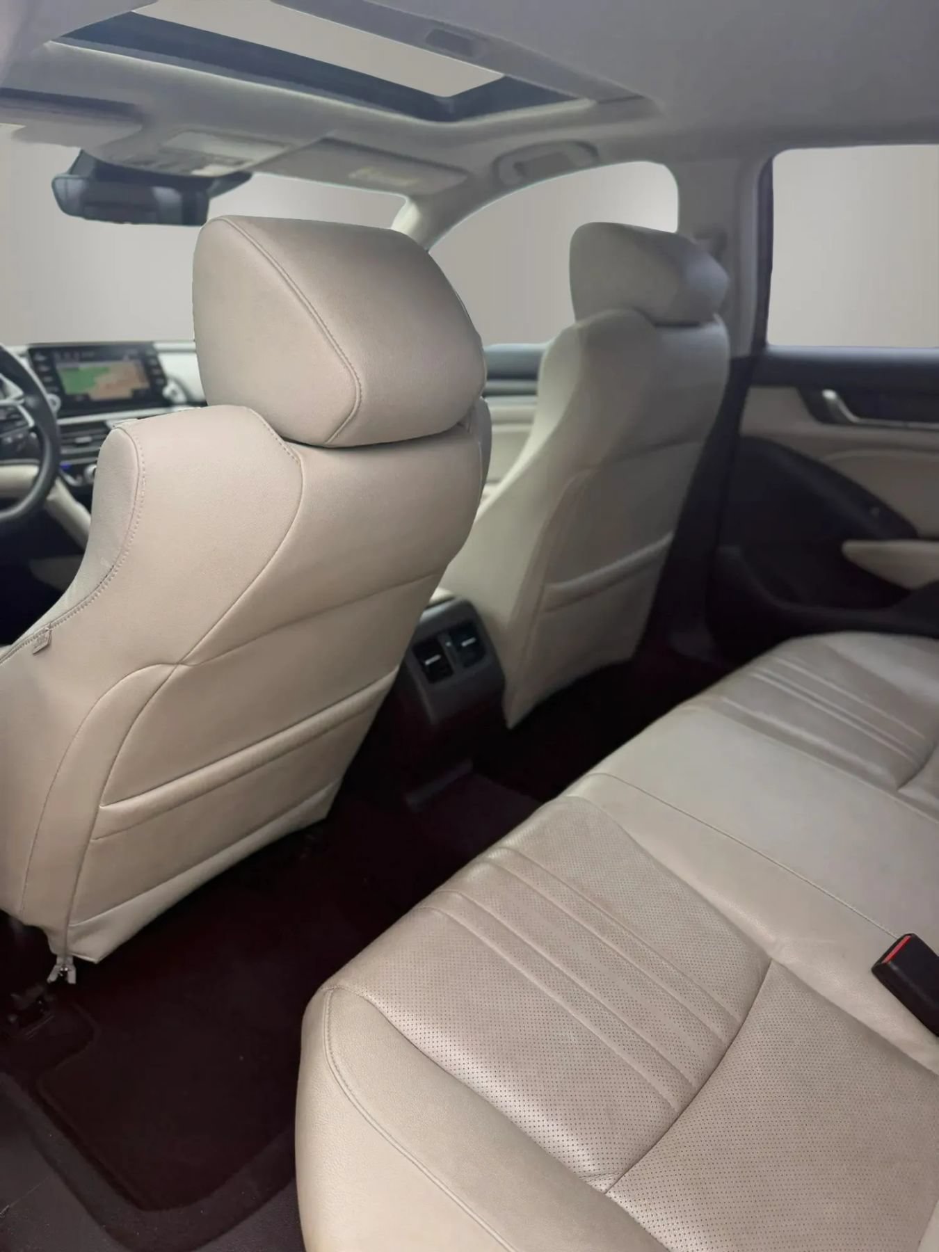 Used 2018 Honda Accord Touring image 17