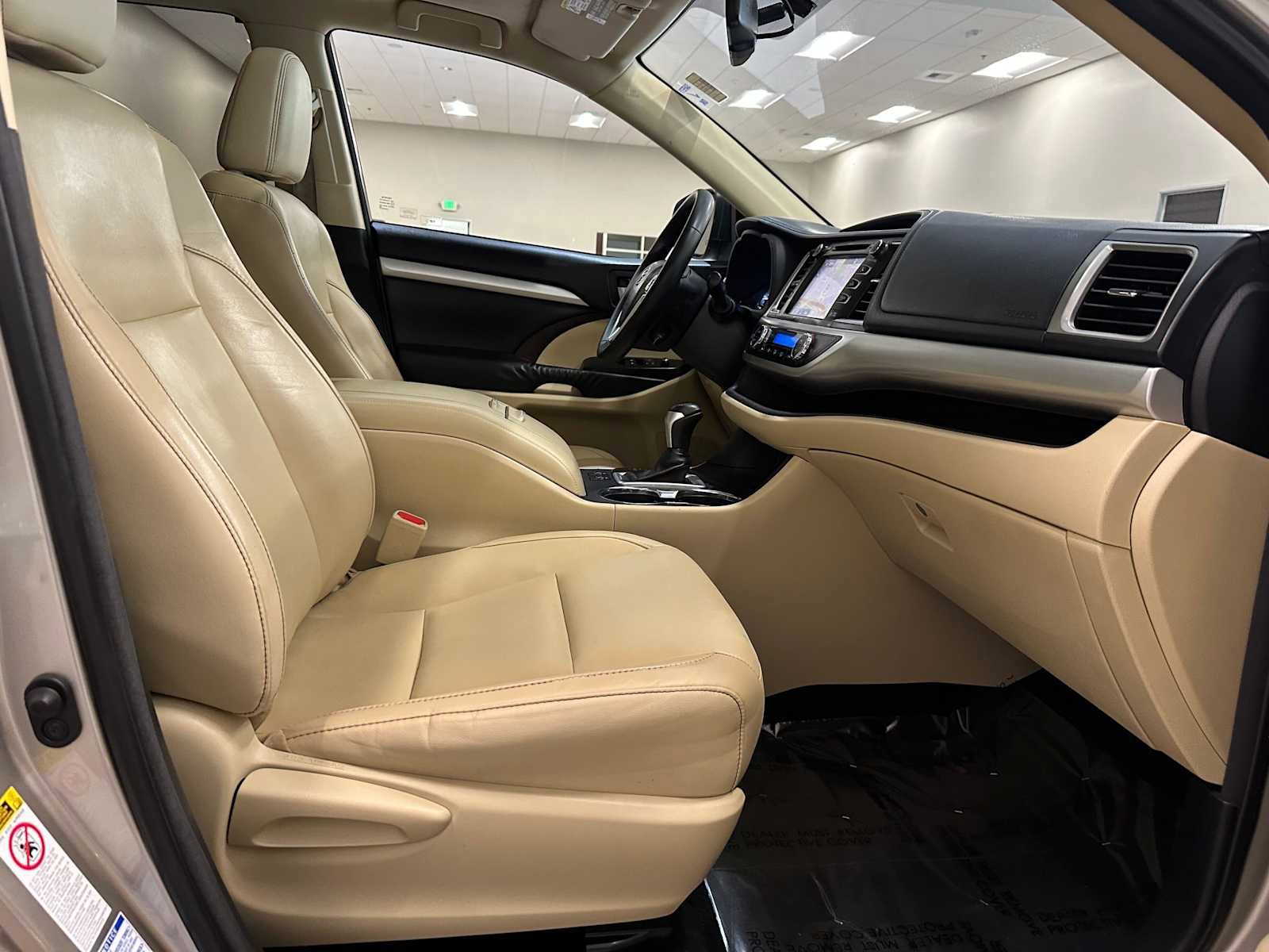 Used 2015 Toyota Highlander XLE AWD/4WD image 31