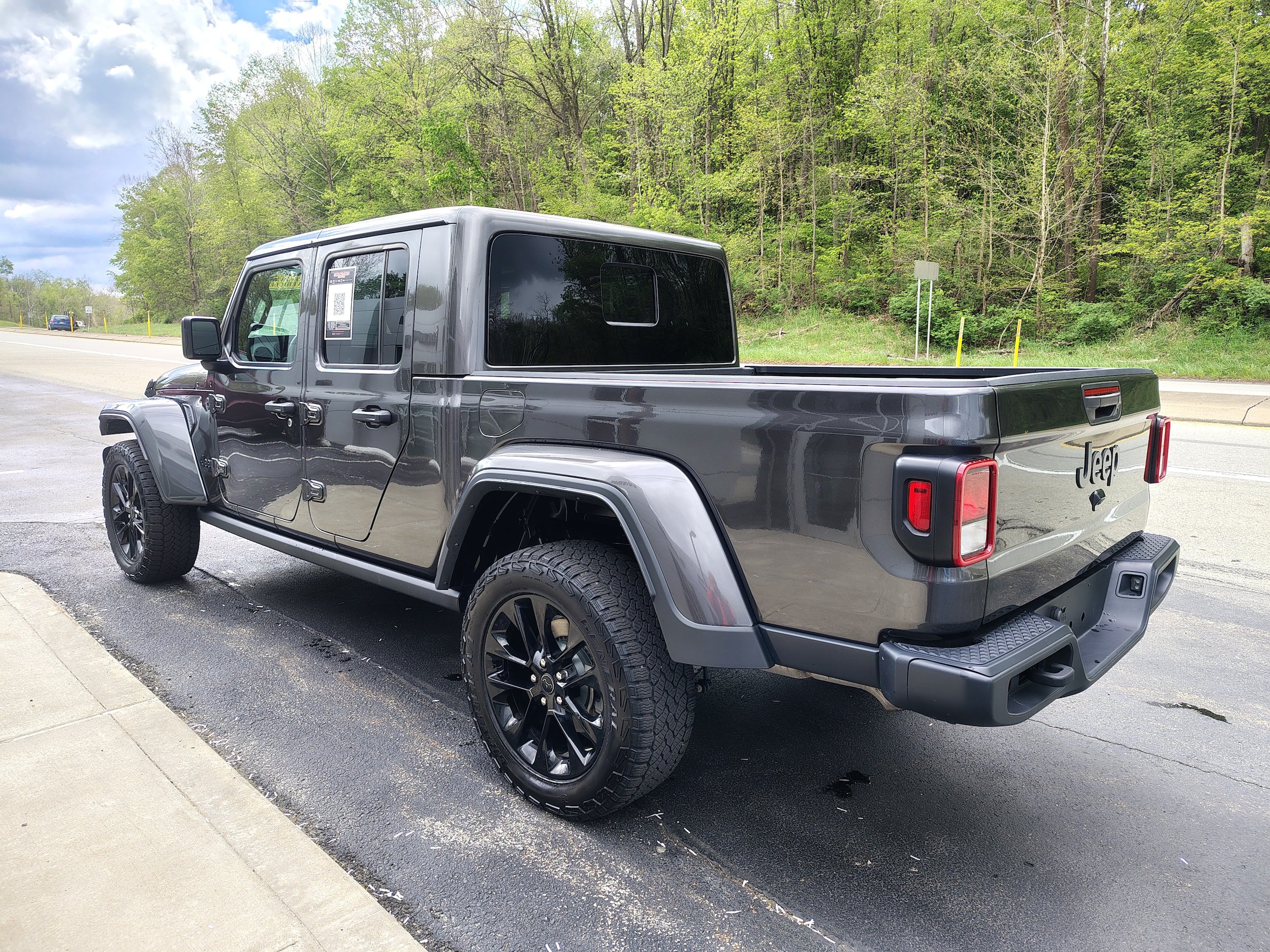 Used 2024 Jeep Gladiator Sport AWD/4WD image 8