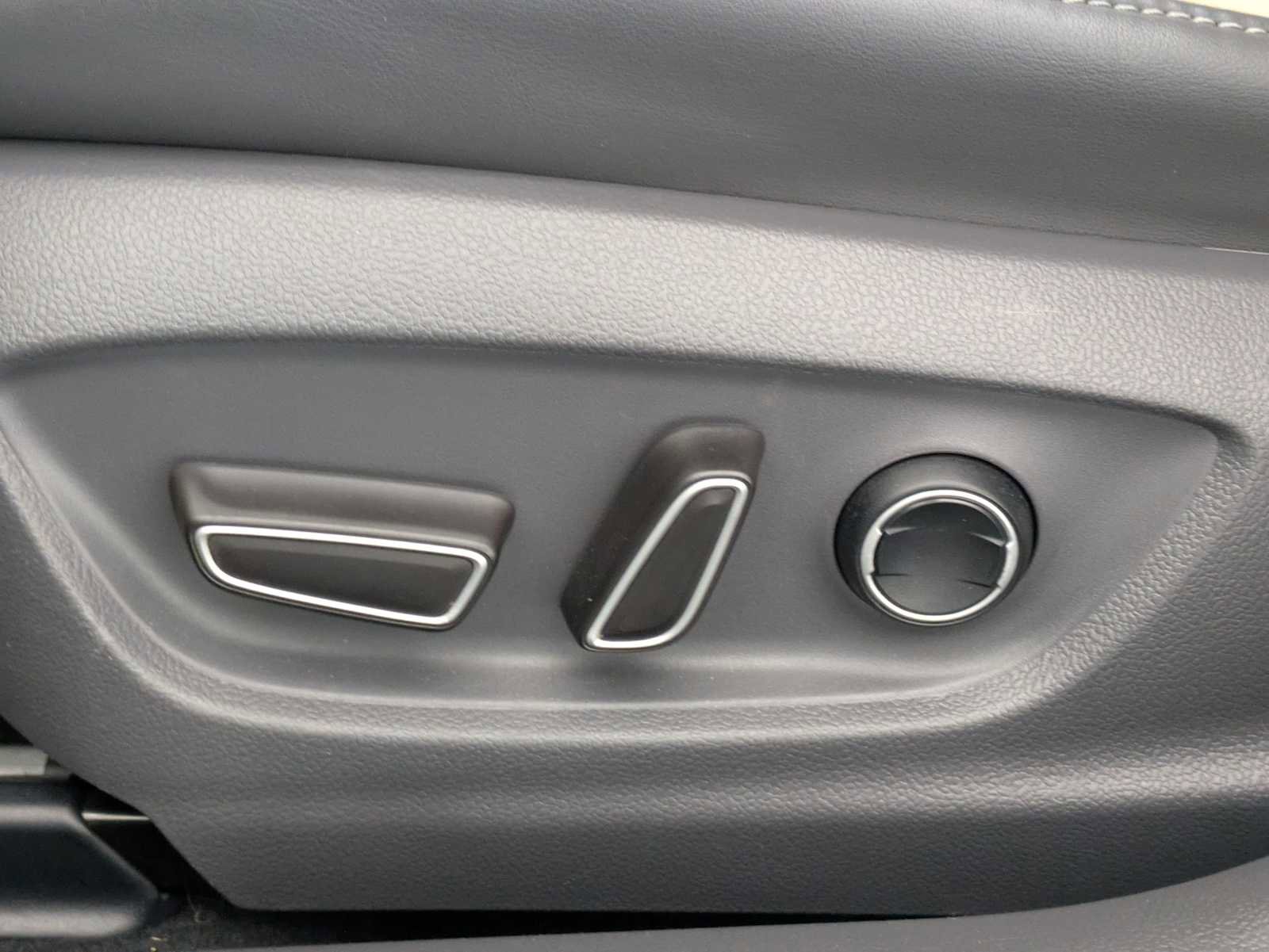 Used 2016 Toyota Prius Four image 18