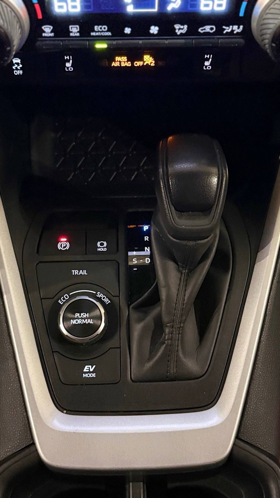 Used 2025 Toyota RAV4 XLE w/ Convenience Package image 78