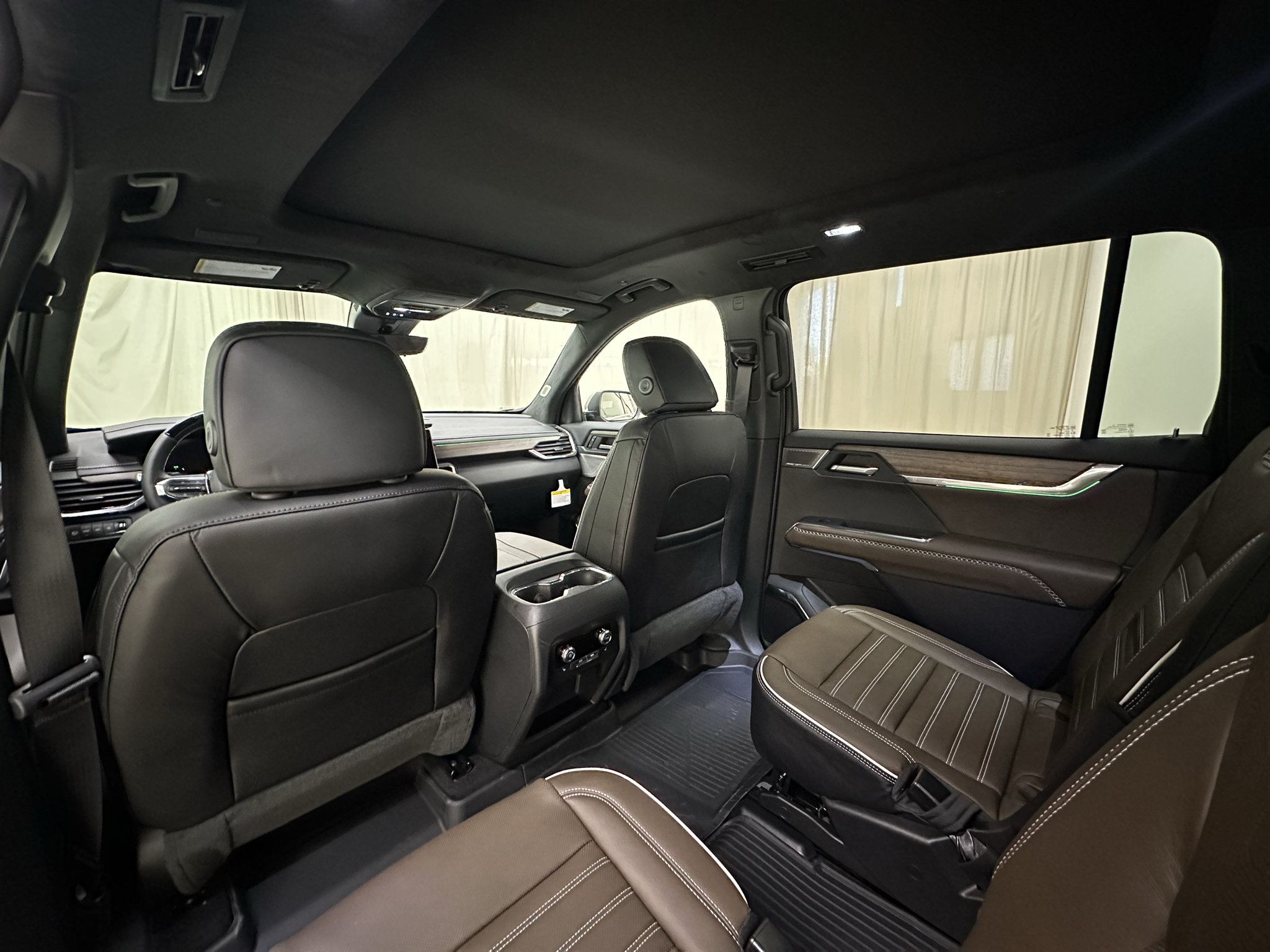 New 2027 GMC Acadia Denali Ultimate w/ LPO, Floor Liner Package AWD/4WD image 16