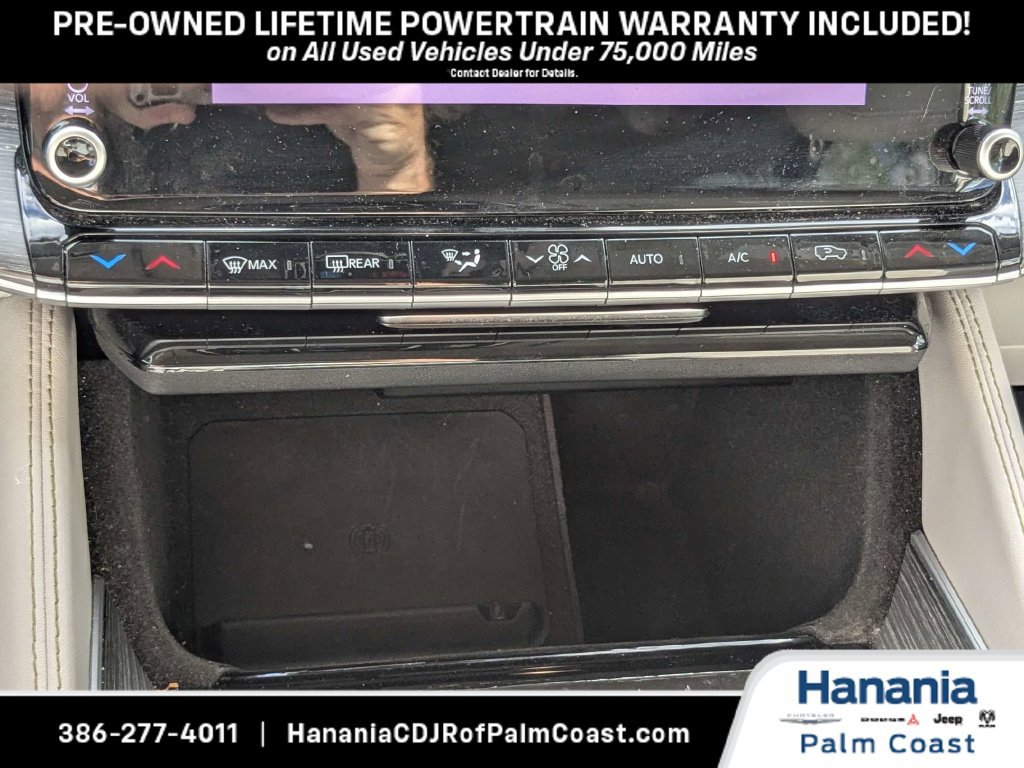 Used 2024 Jeep Wagoneer L Series II RWD image 22