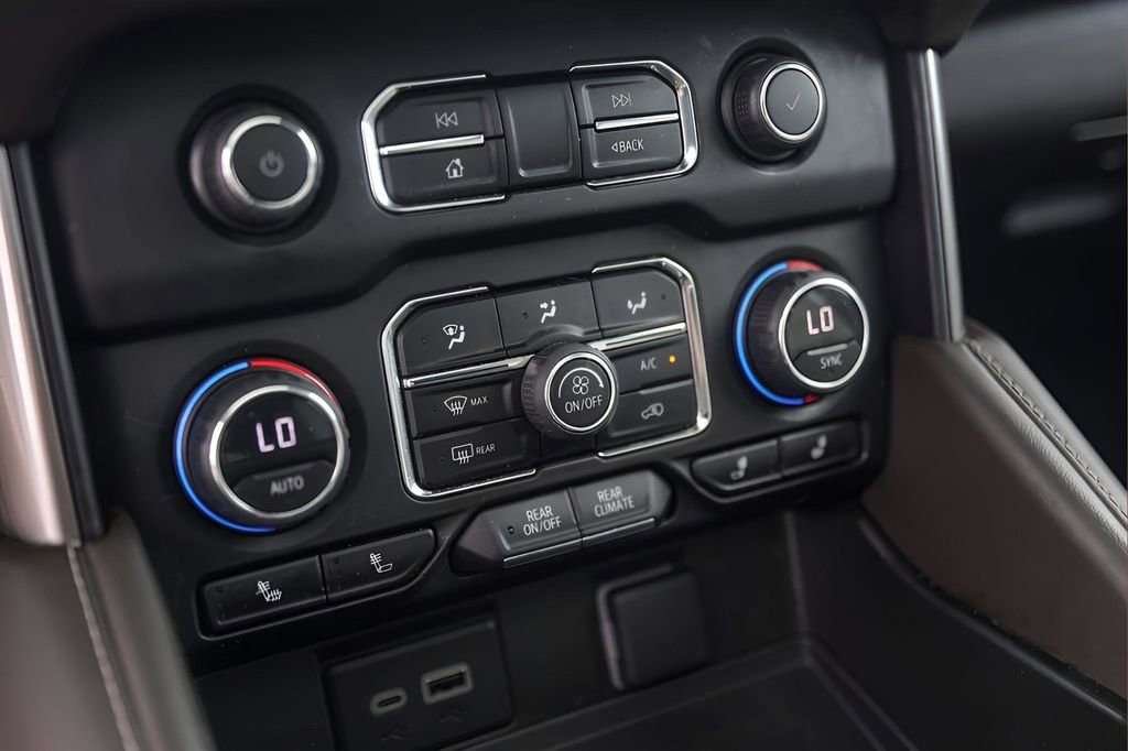 Used 2023 Chevrolet Tahoe Z71 w/ Luxury Package image 20