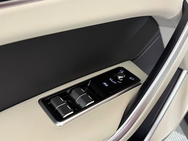 New 2025 Jaguar F-PACE R-Dynamic S image 28