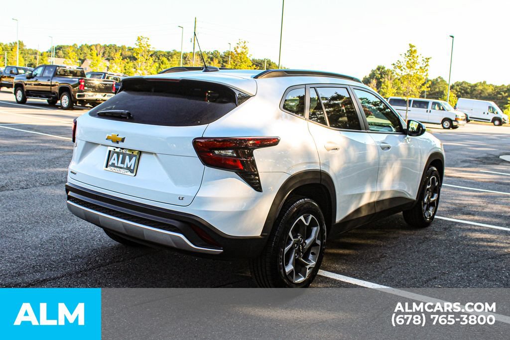 Used 2025 Chevrolet Trax LT FWD image 5