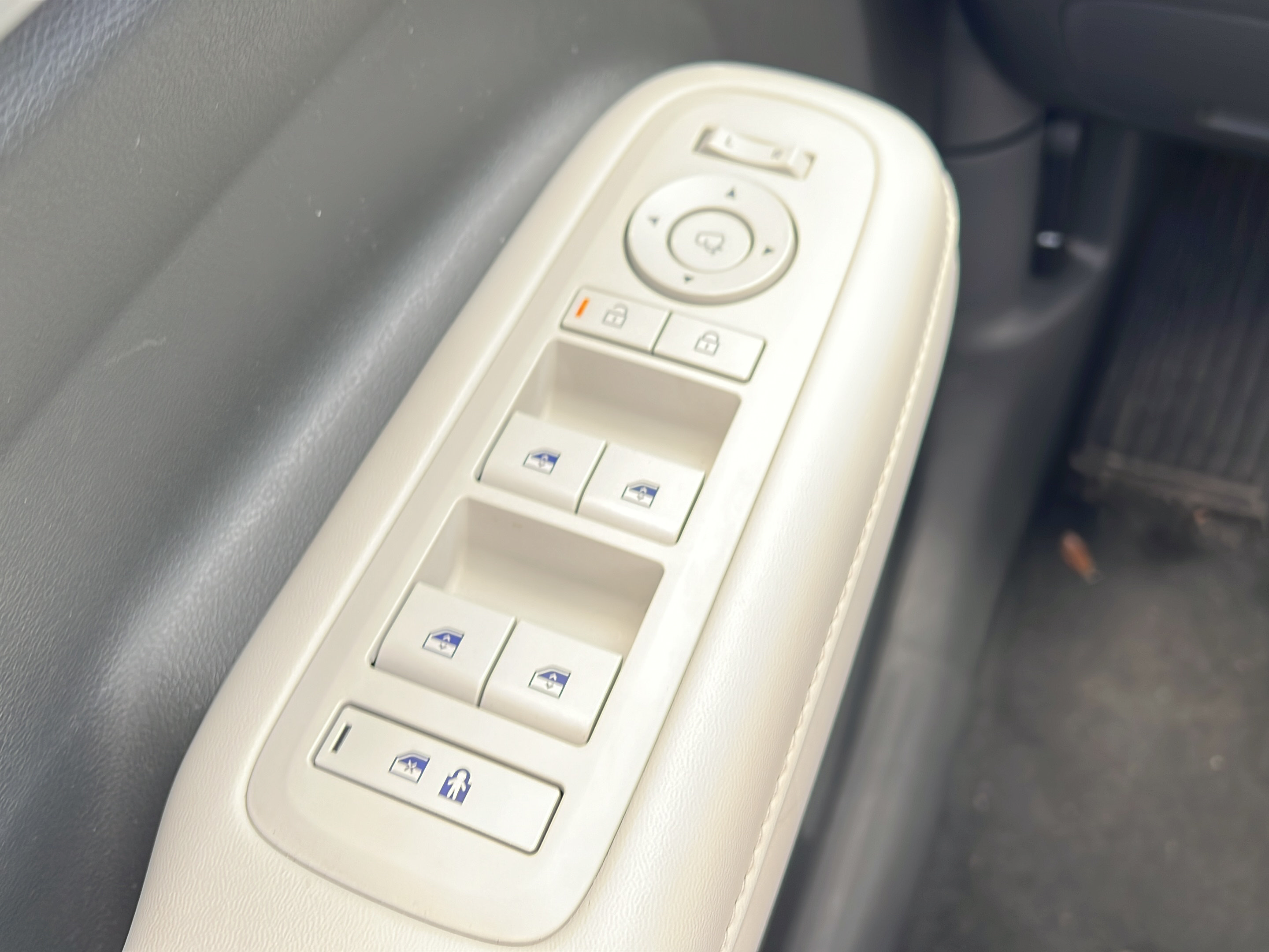 Used 2025 Hyundai Santa Fe Calligraphy FWD image 34