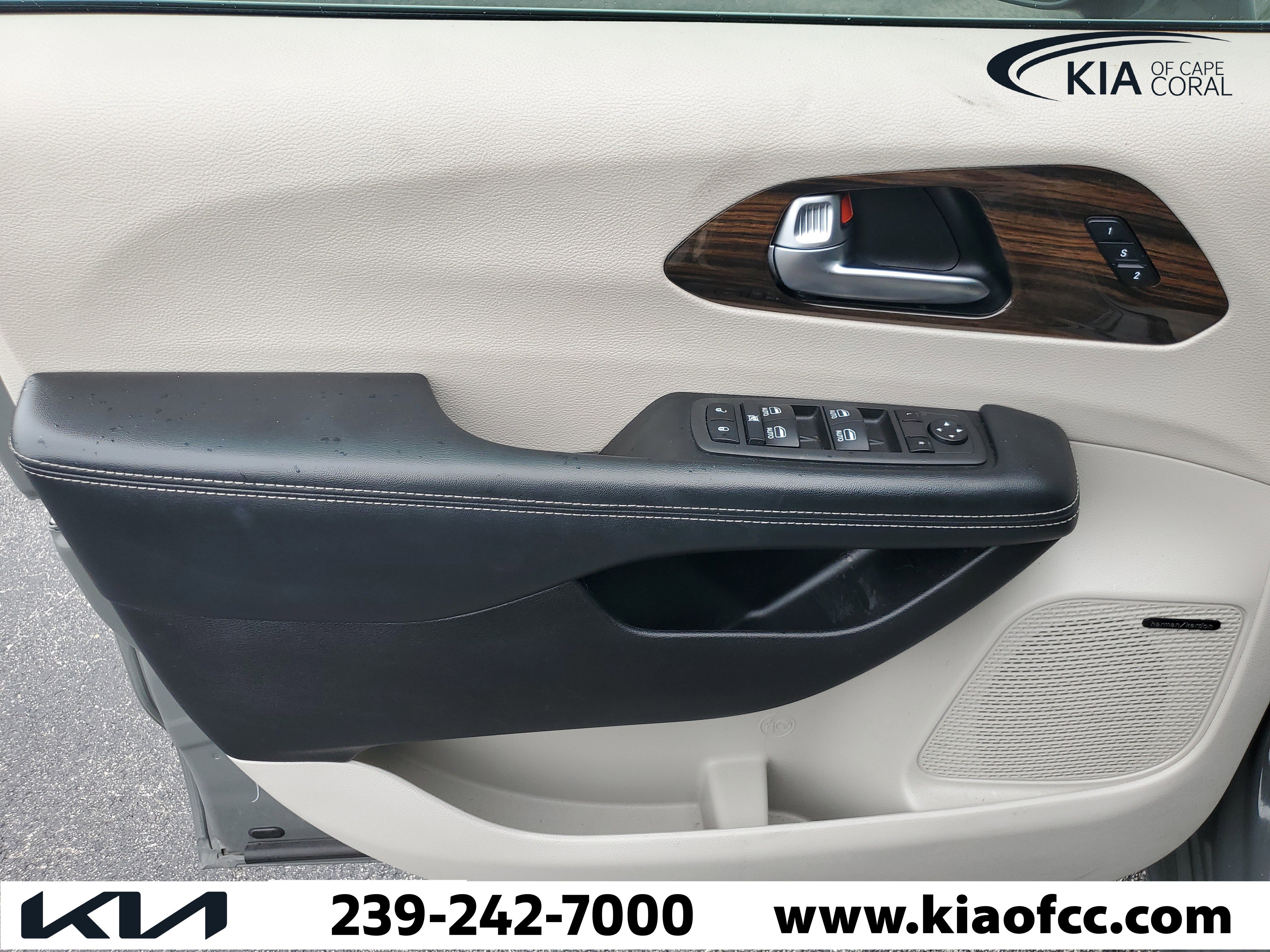 Used 2022 Chrysler Pacifica Limited FWD image 27