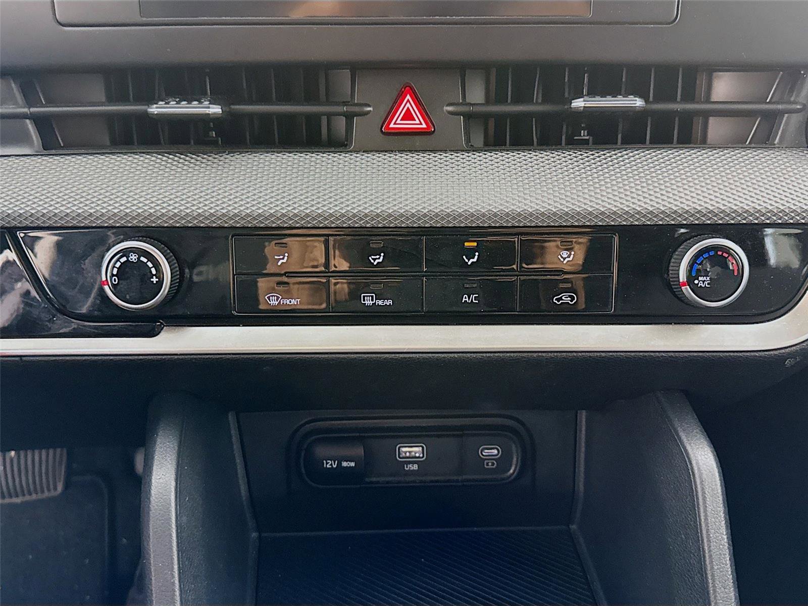 Used 2024 Kia Sportage LX image 13