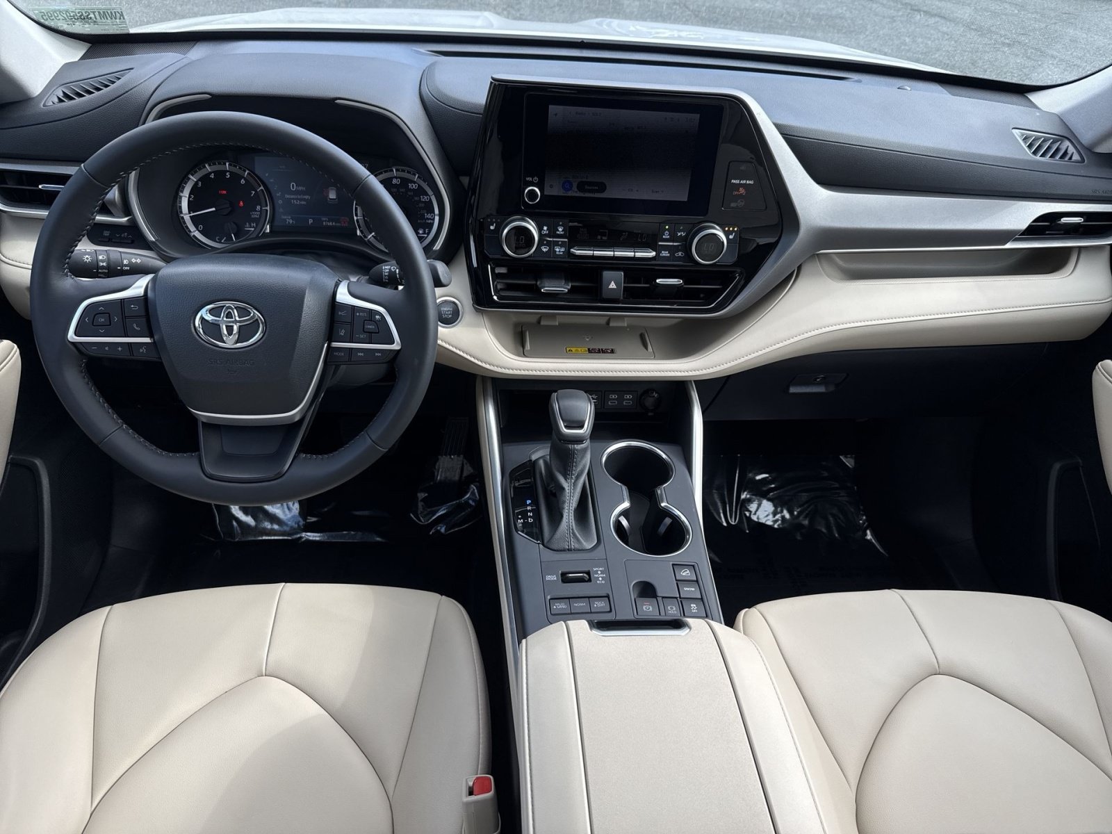 Used 2025 Toyota Highlander XLE AWD/4WD image 24